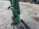 Hydraulics with Thumb Cylinder