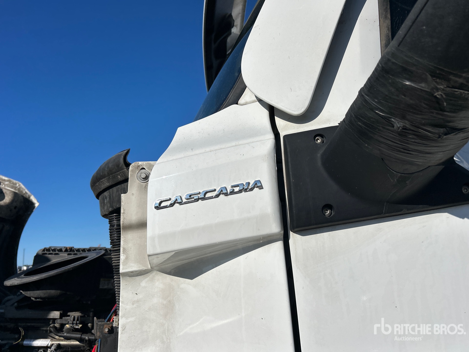 2020 Freightliner CASCADIA 126