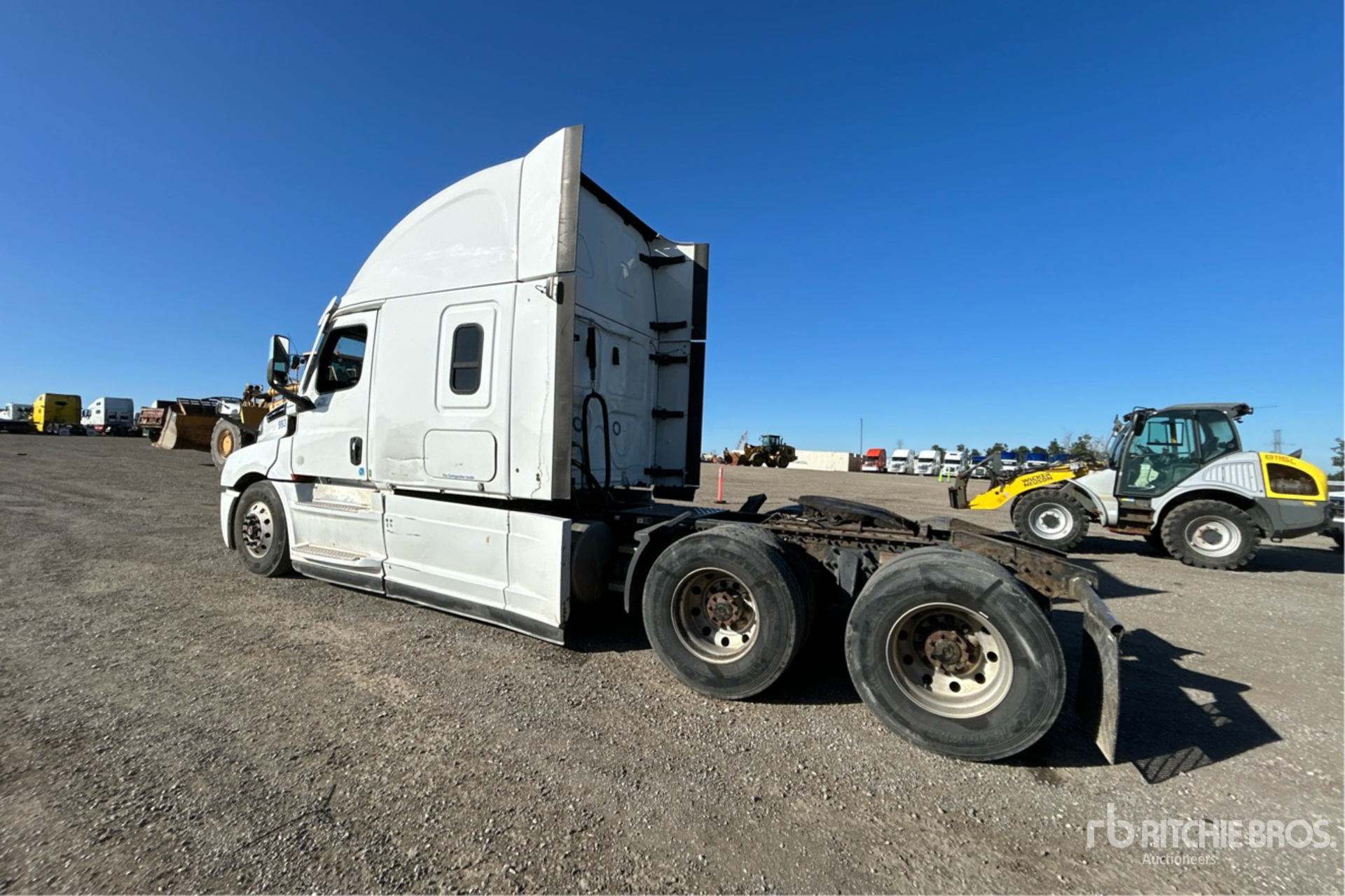2020 Freightliner CASCADIA 126