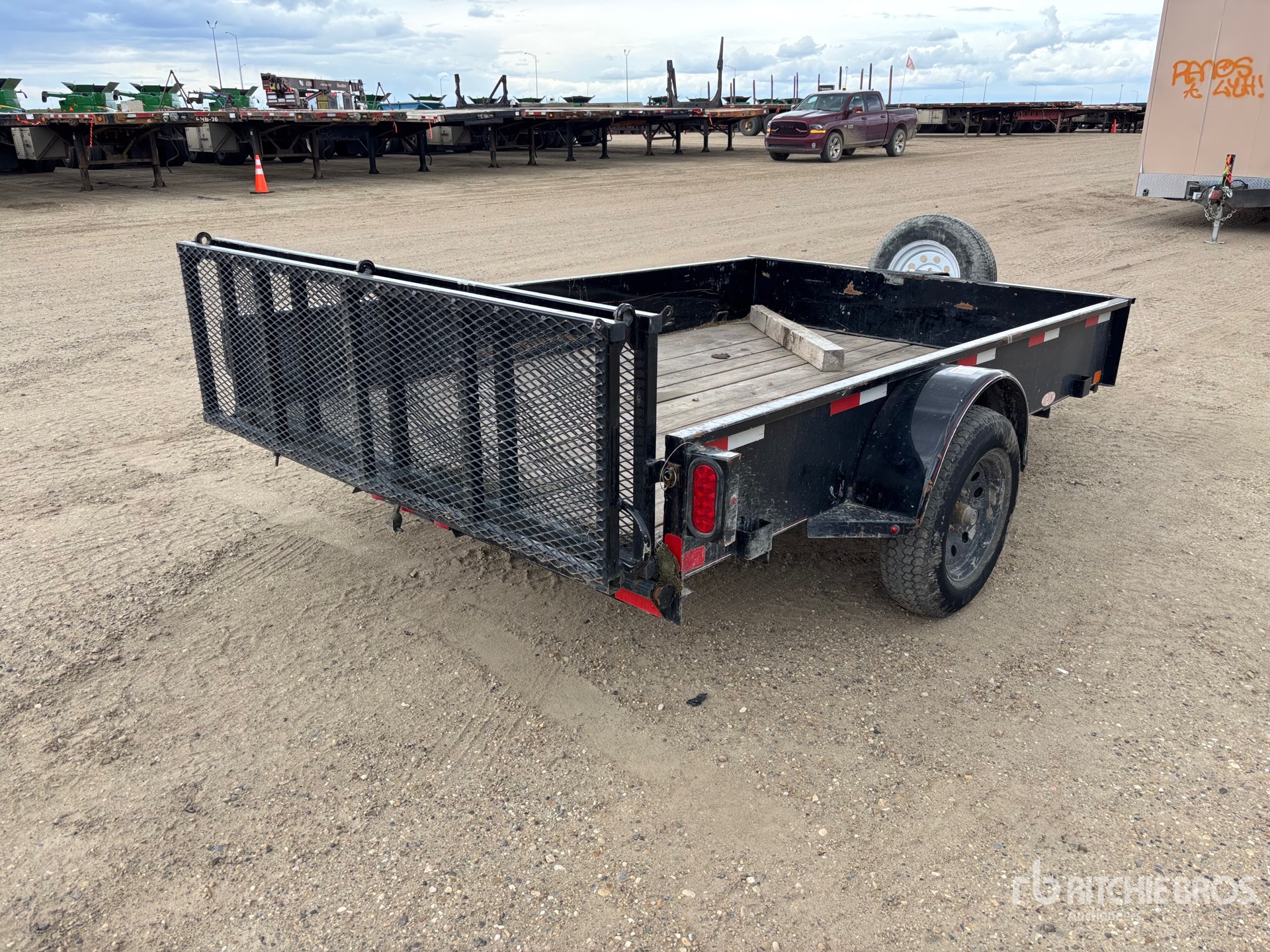 2014 Road Clipper 10 ft S/A