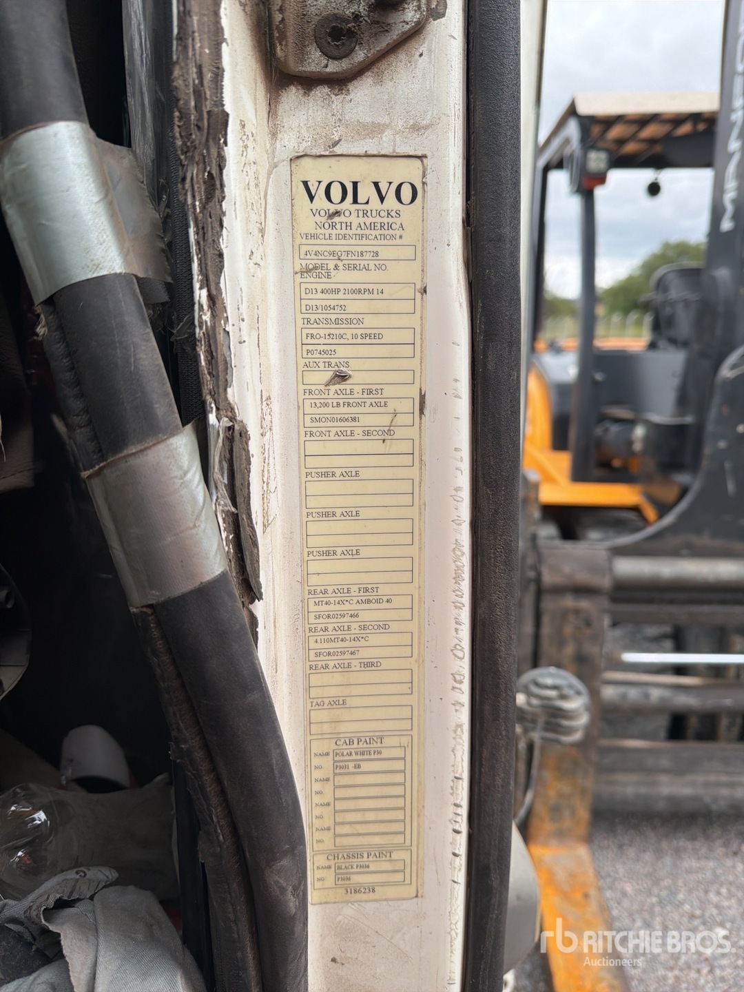 2015 Volvo VNL64T300