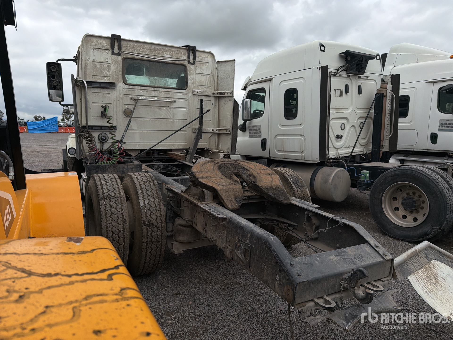 2015 Volvo VNL64T300