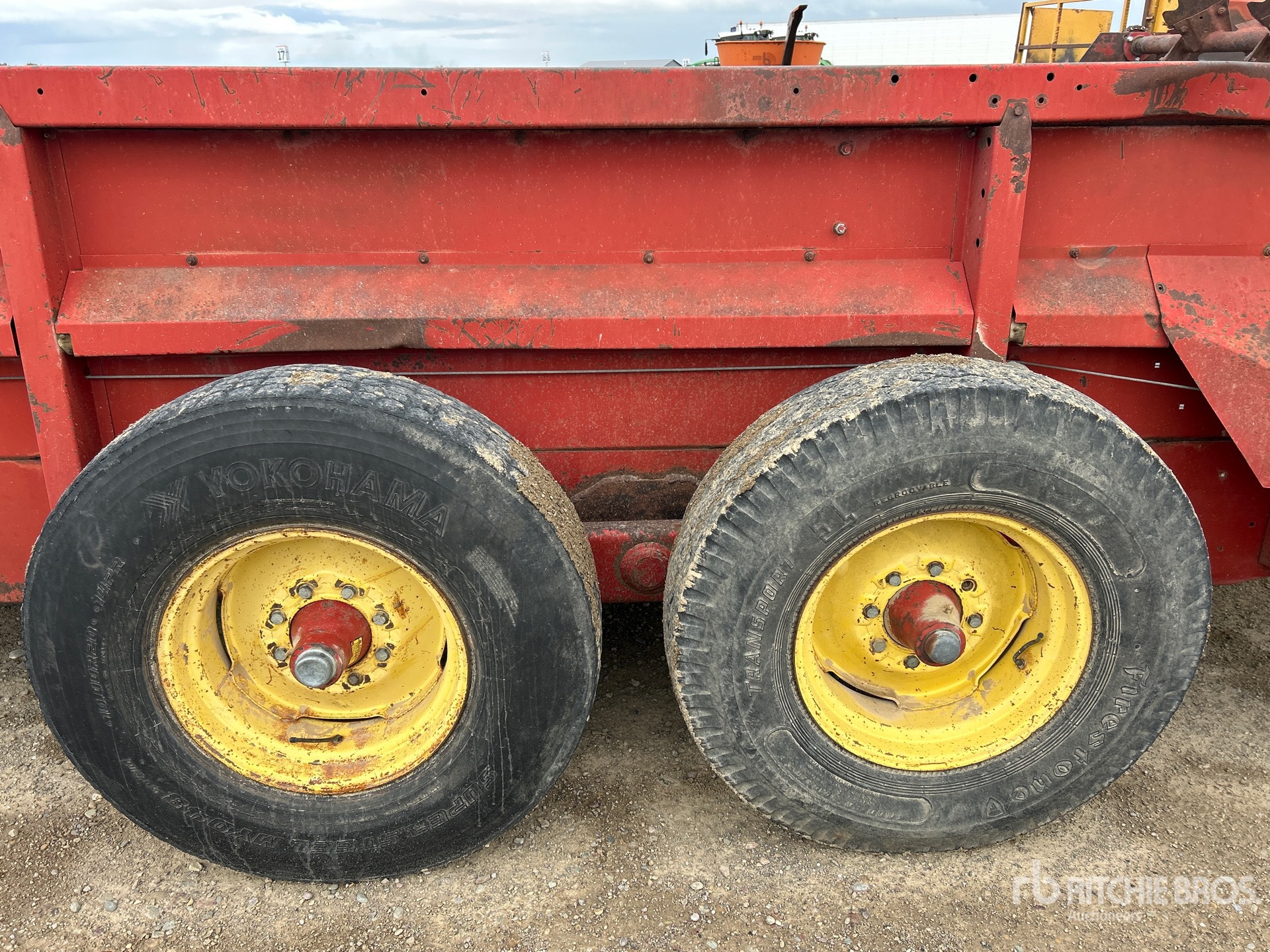 New Holland 795