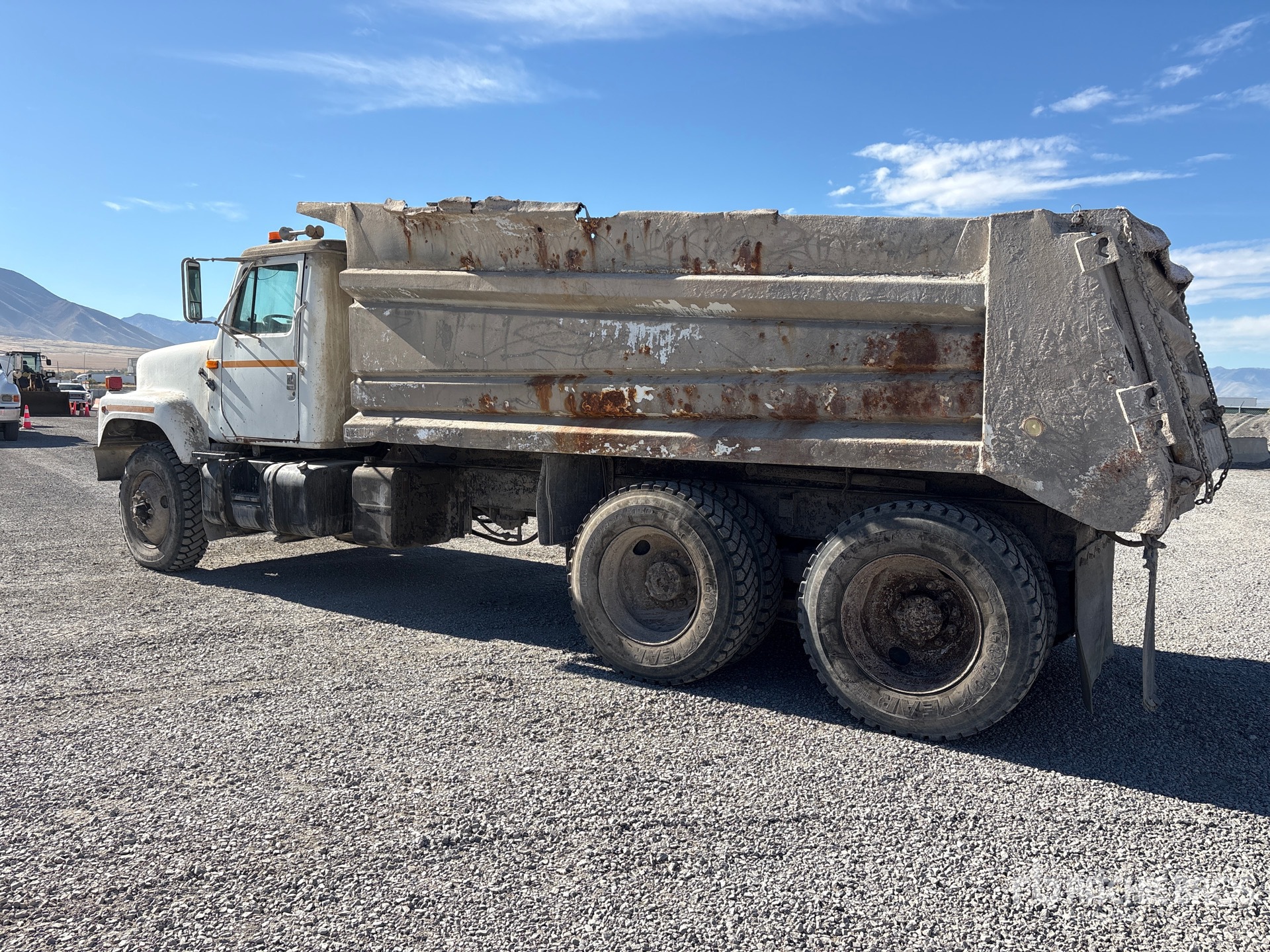 2000 International 2574