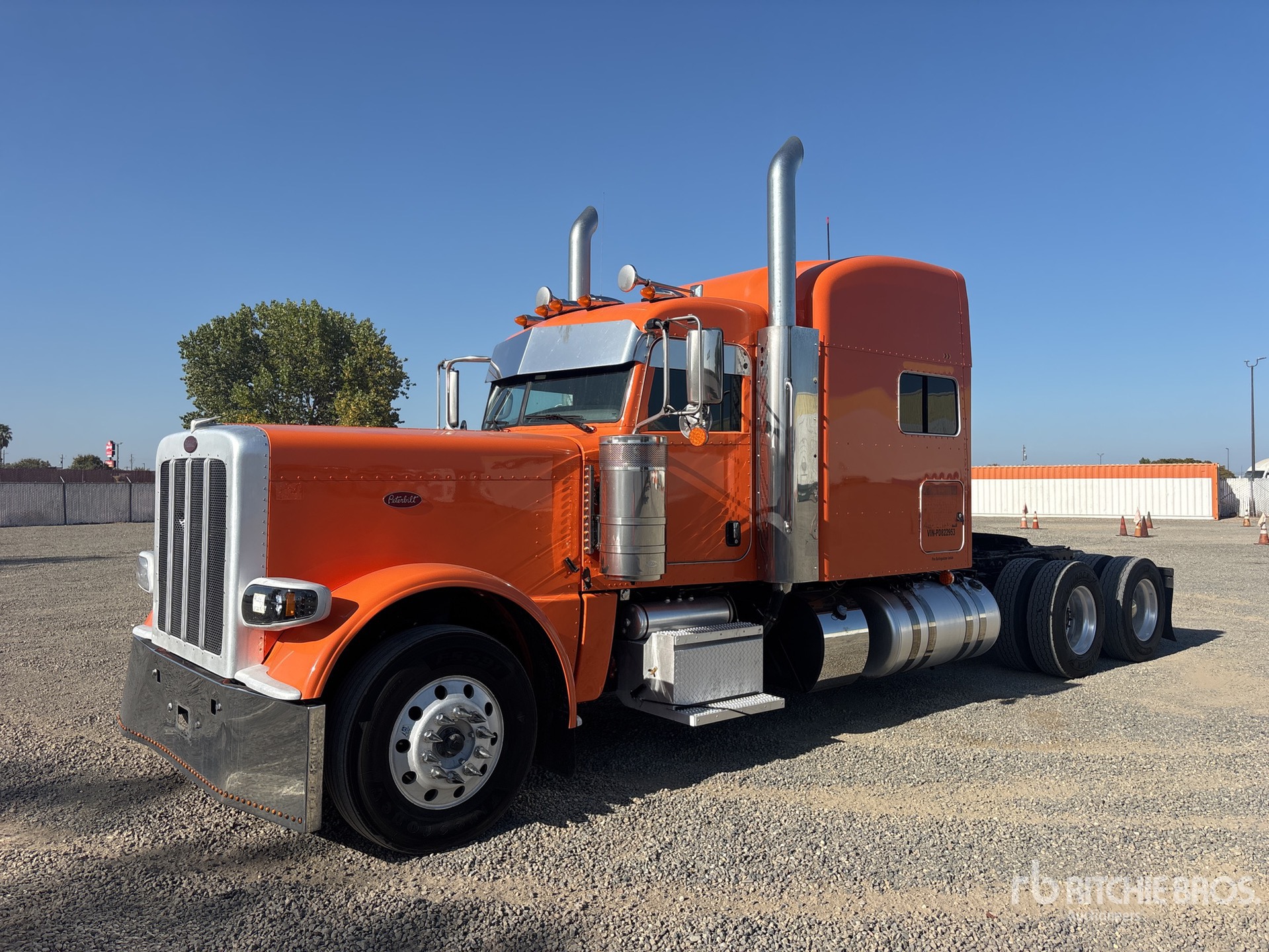 Photo of 2023 Peterbilt 389