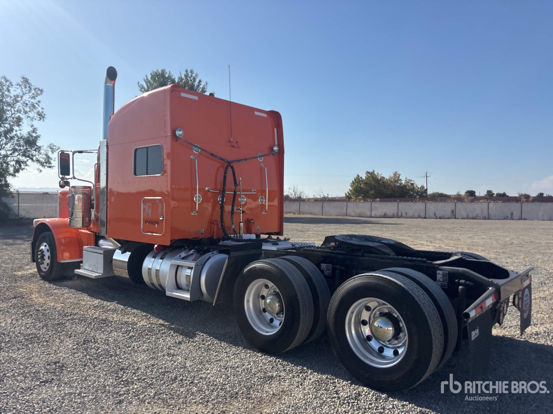 2023 Peterbilt 389