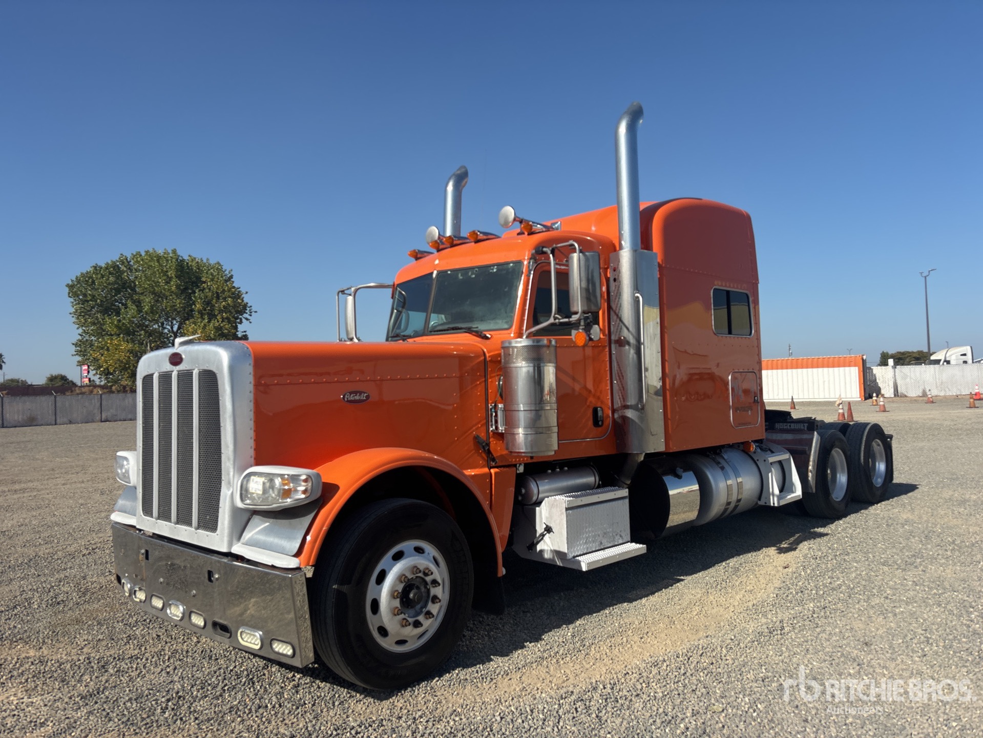Photo of 2023 Peterbilt 389