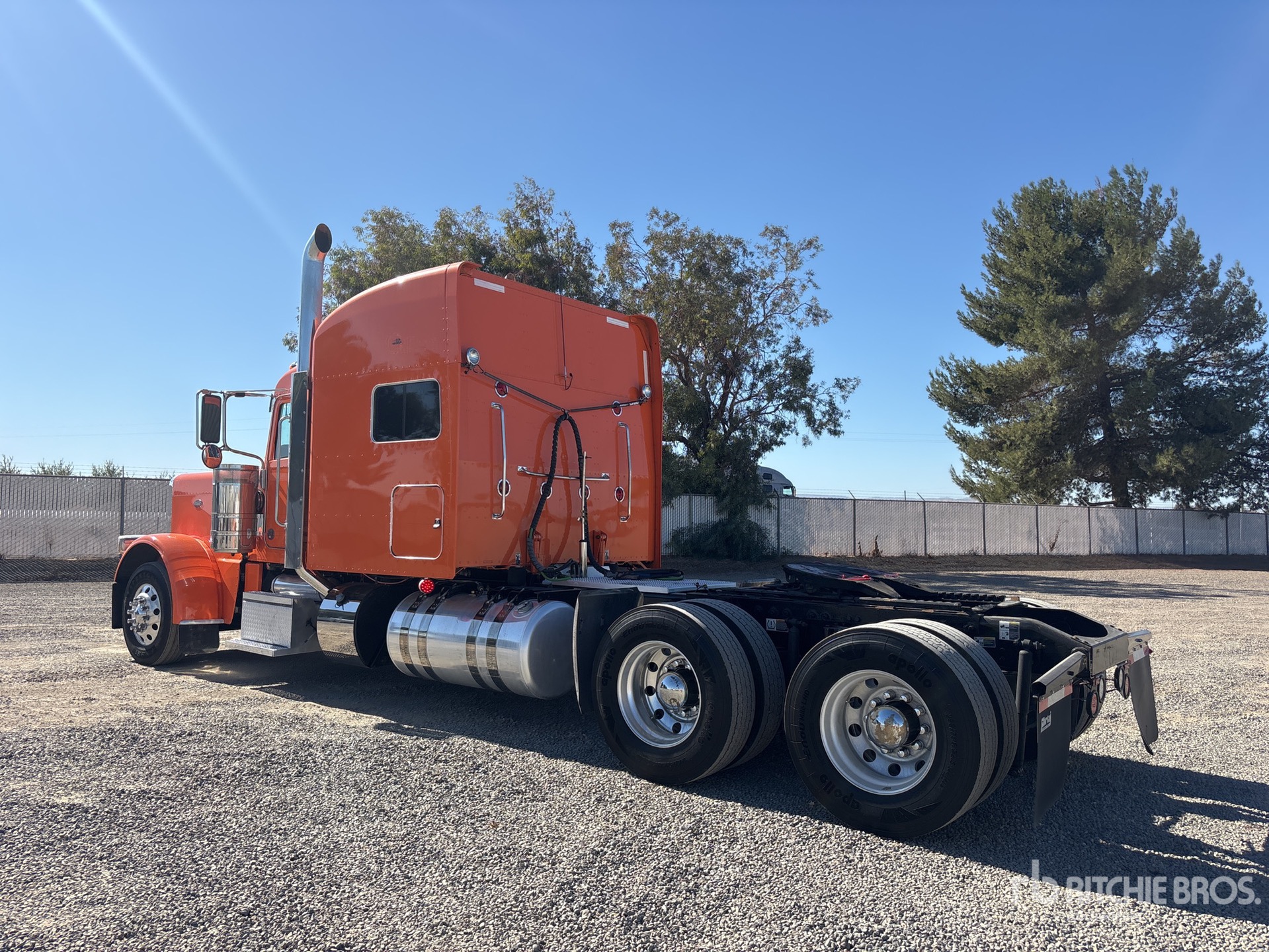 2023 Peterbilt 389