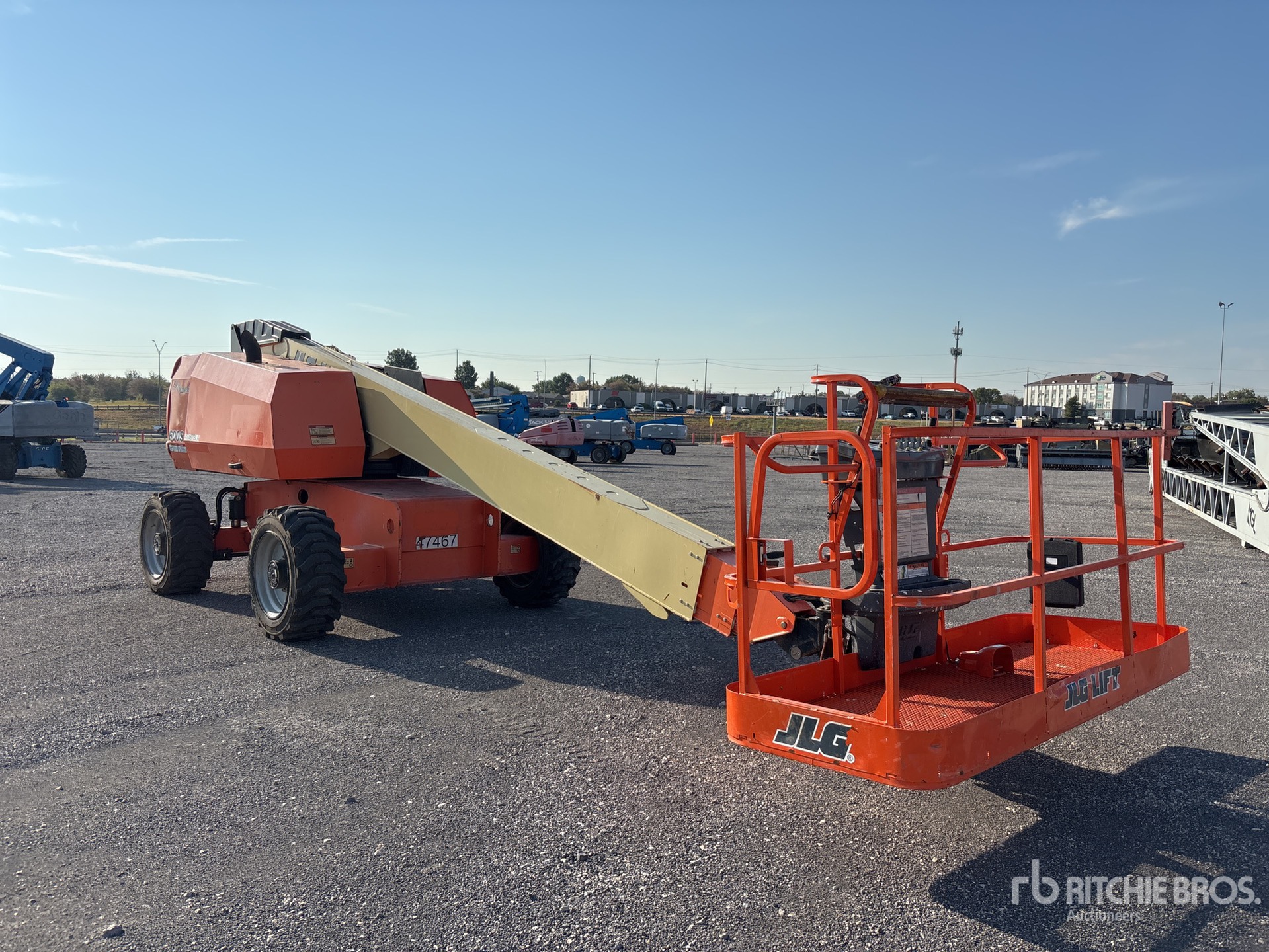 2017 JLG 600S
