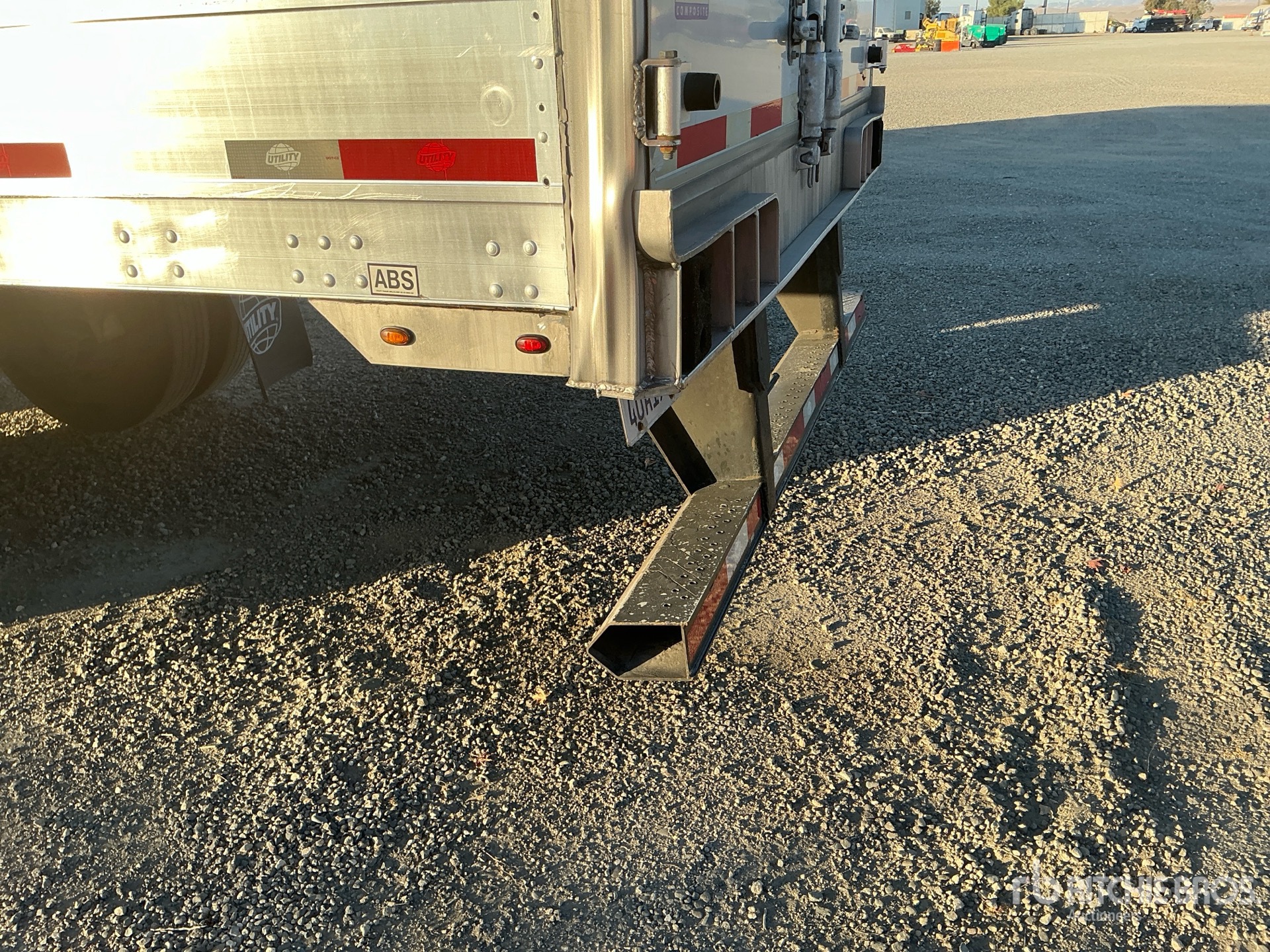 2022 Utility 53 FT T/A