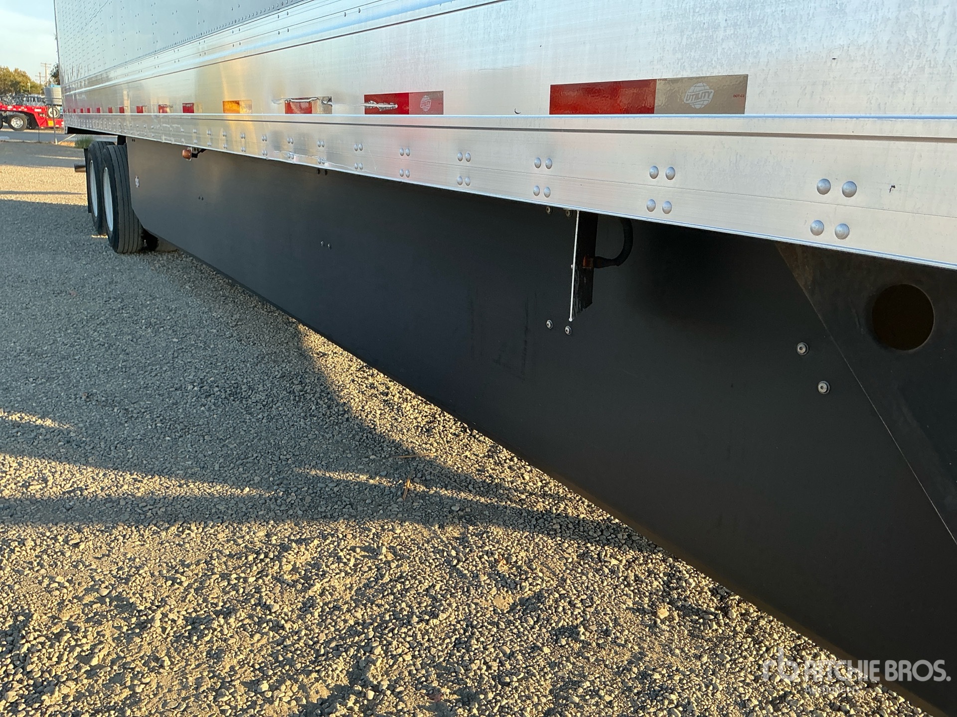 2022 Utility 53 FT T/A