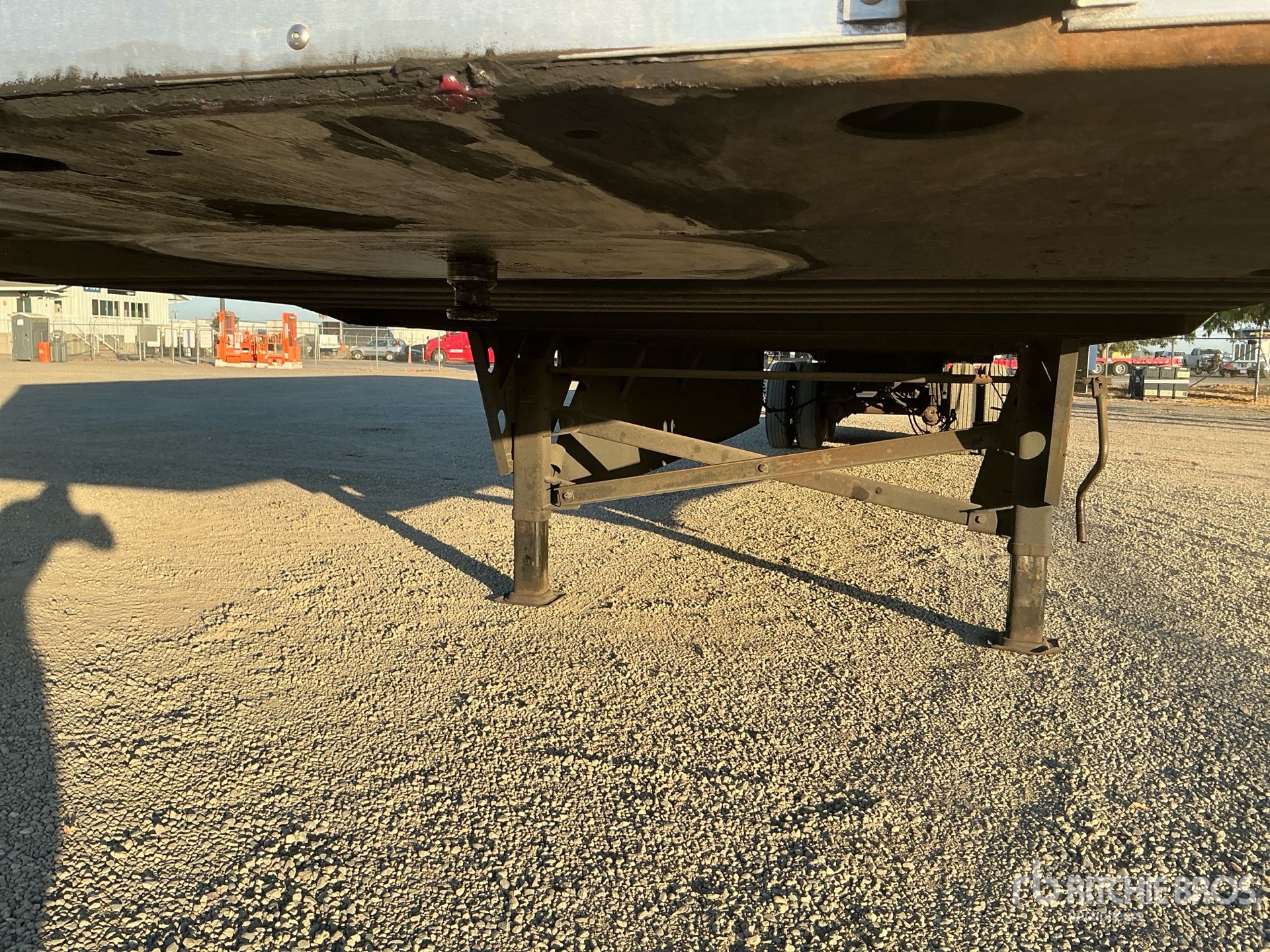 2022 Utility 53 FT T/A