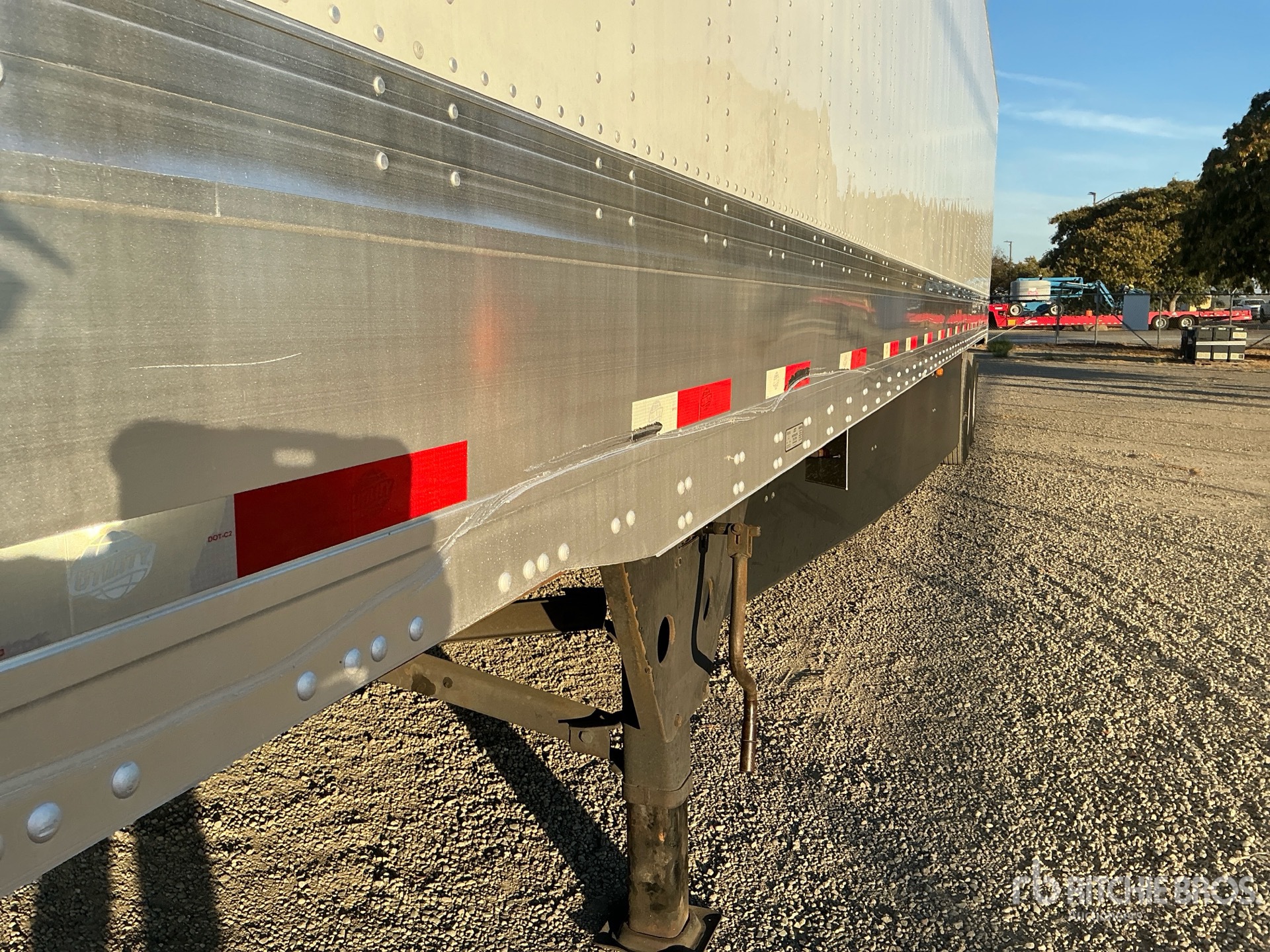 2022 Utility 53 FT T/A