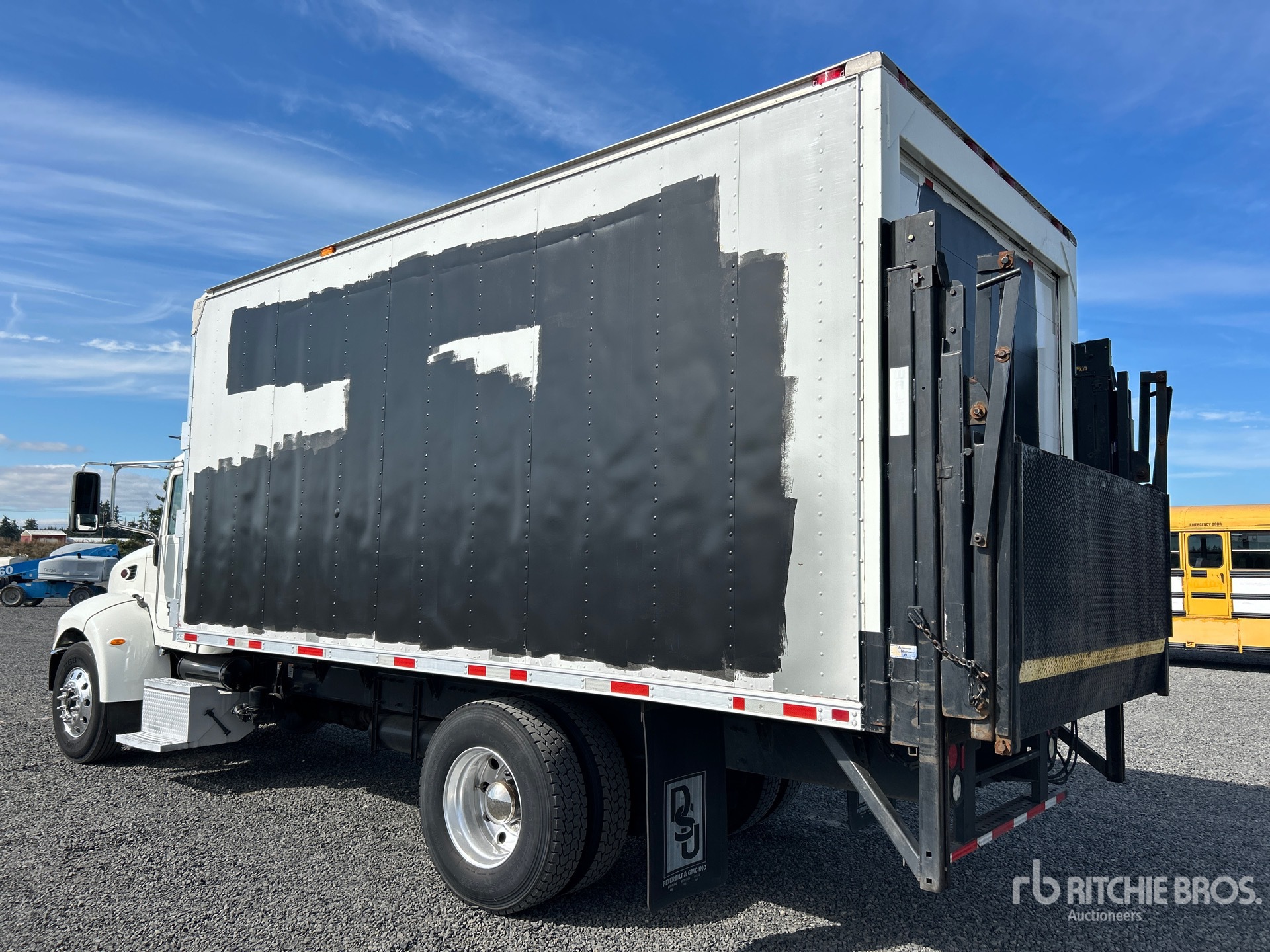 2011 Peterbilt 337