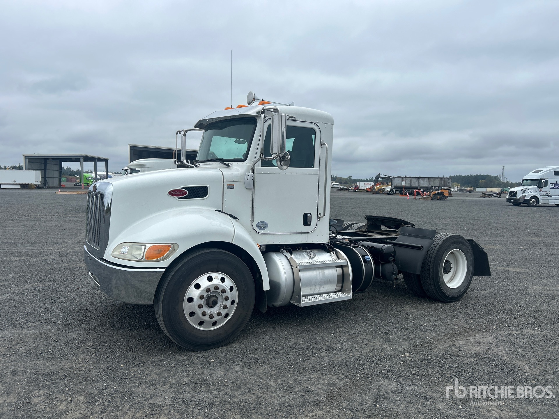 Photo of 2016 Peterbilt 337