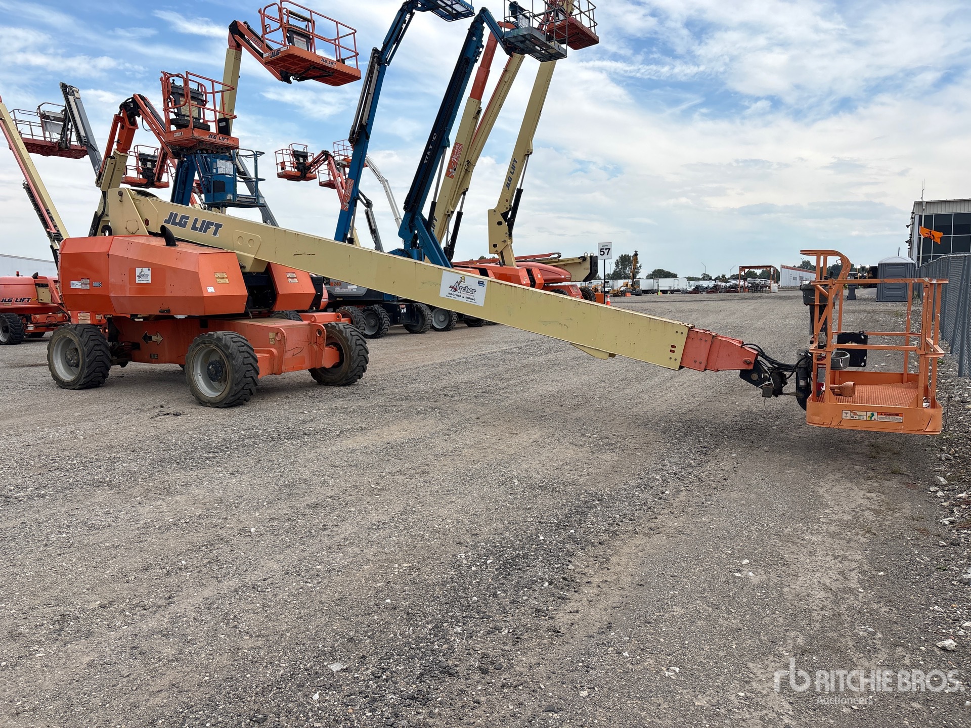 2013 JLG 800S