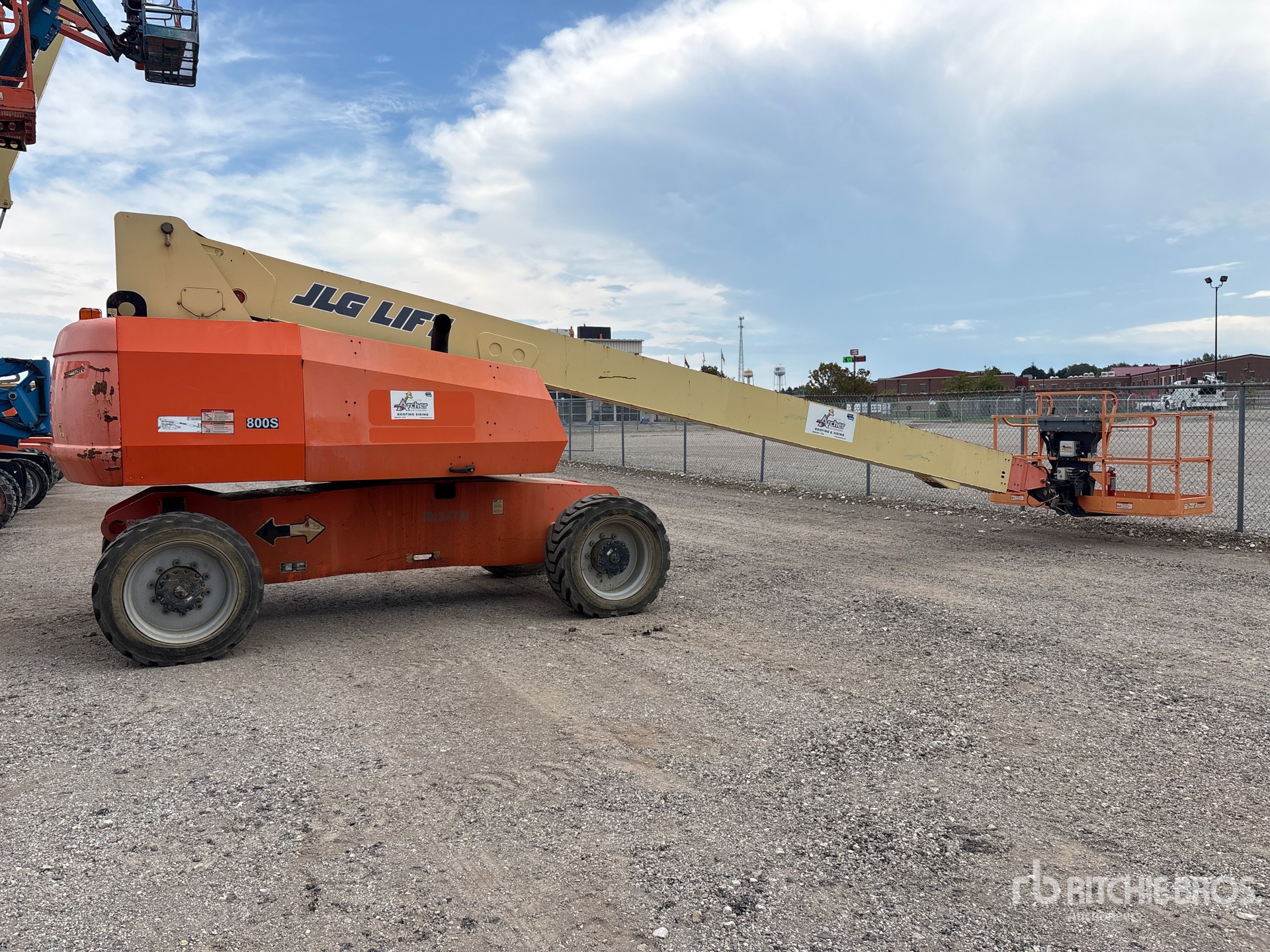 2013 JLG 800S