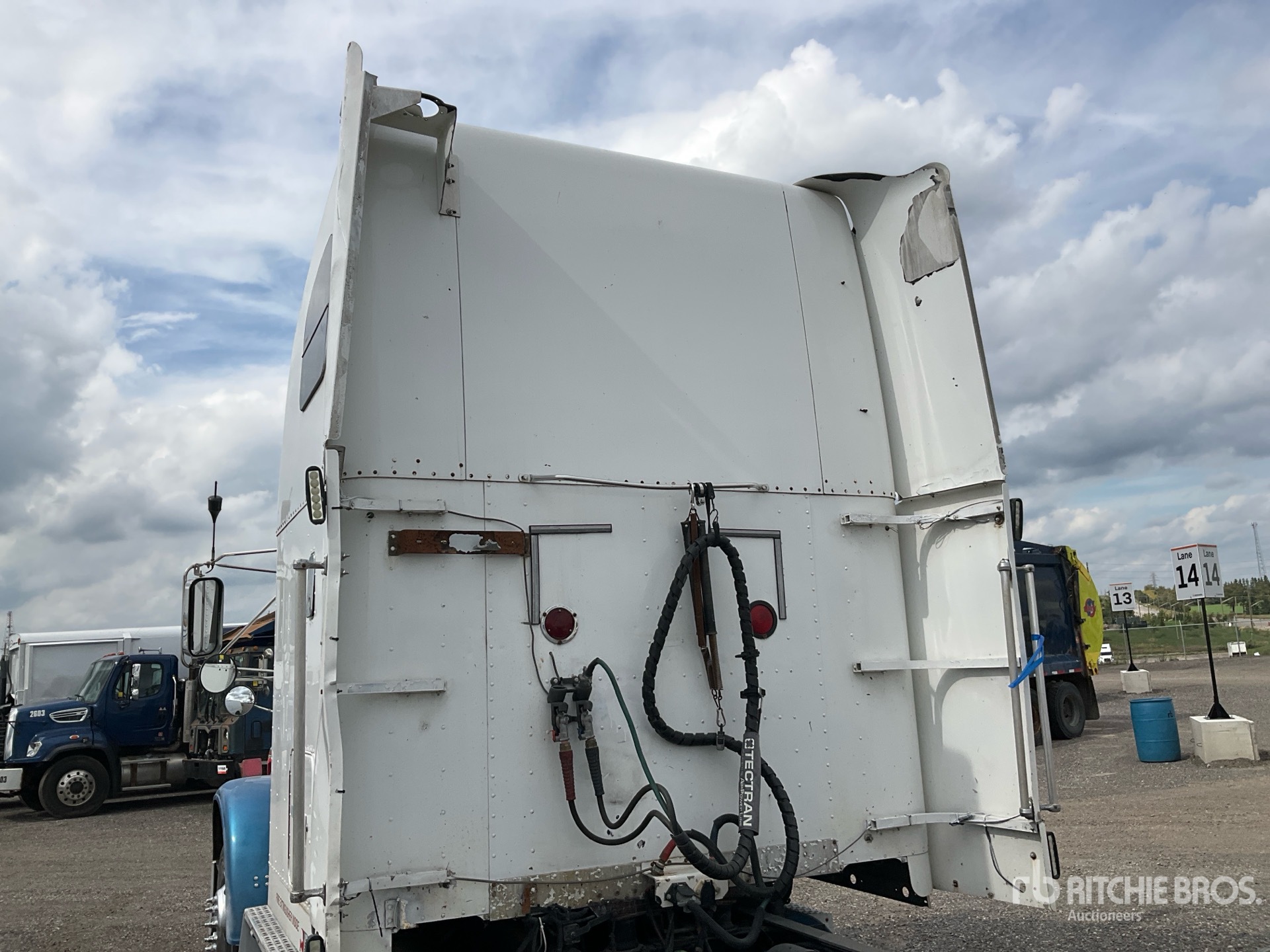 2003 Freightliner FLD120