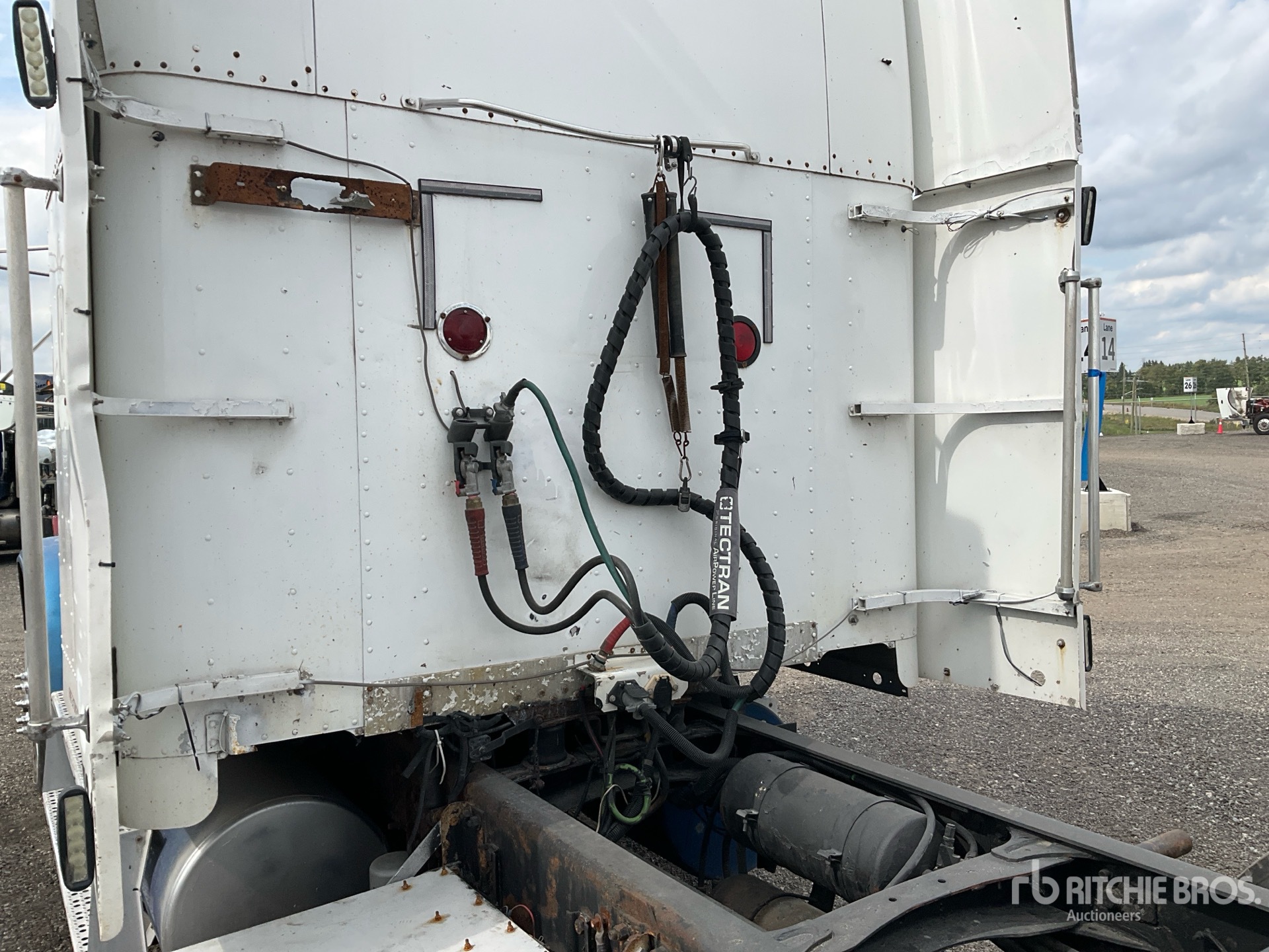 2003 Freightliner FLD120