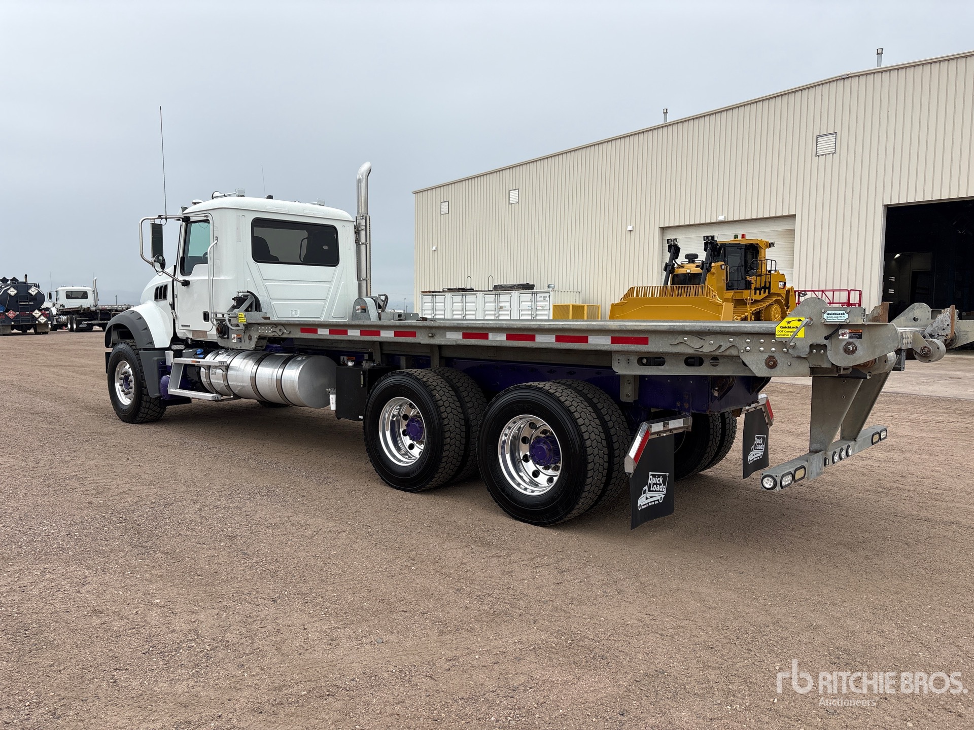 2023 Mack GR64FT