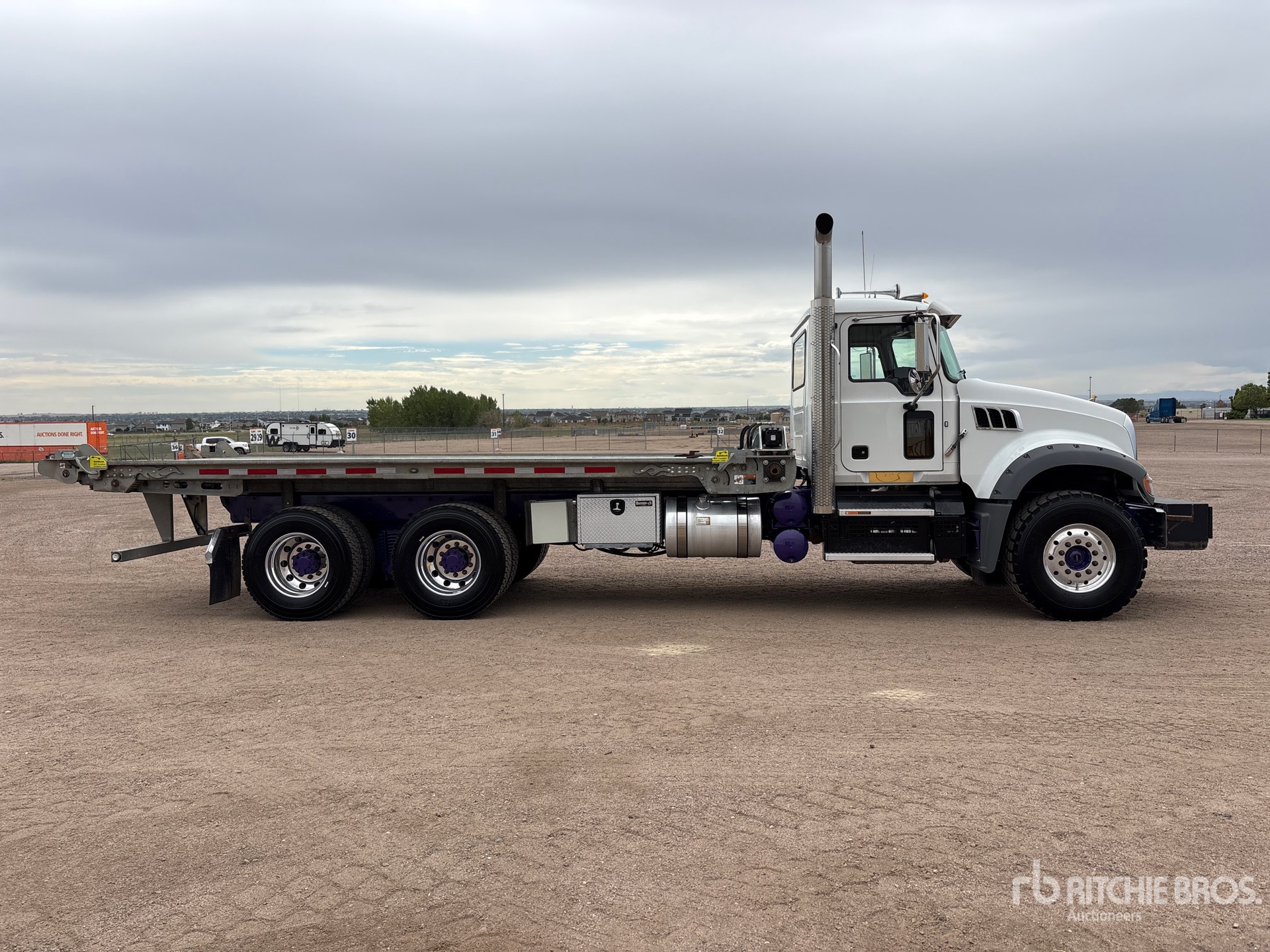 2023 Mack GR64FT