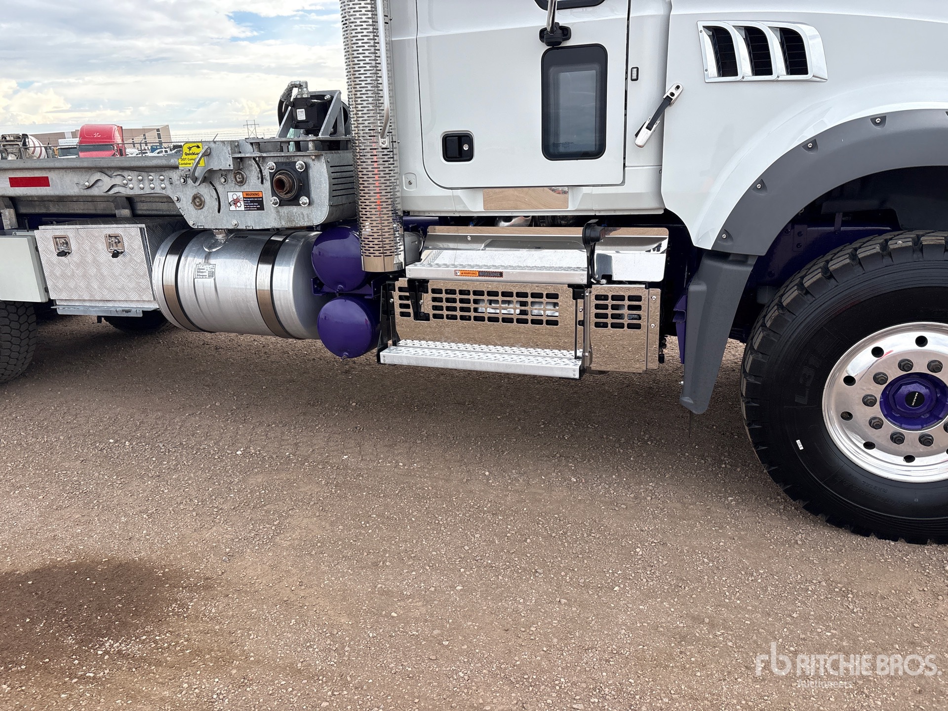 2023 Mack GR64FT