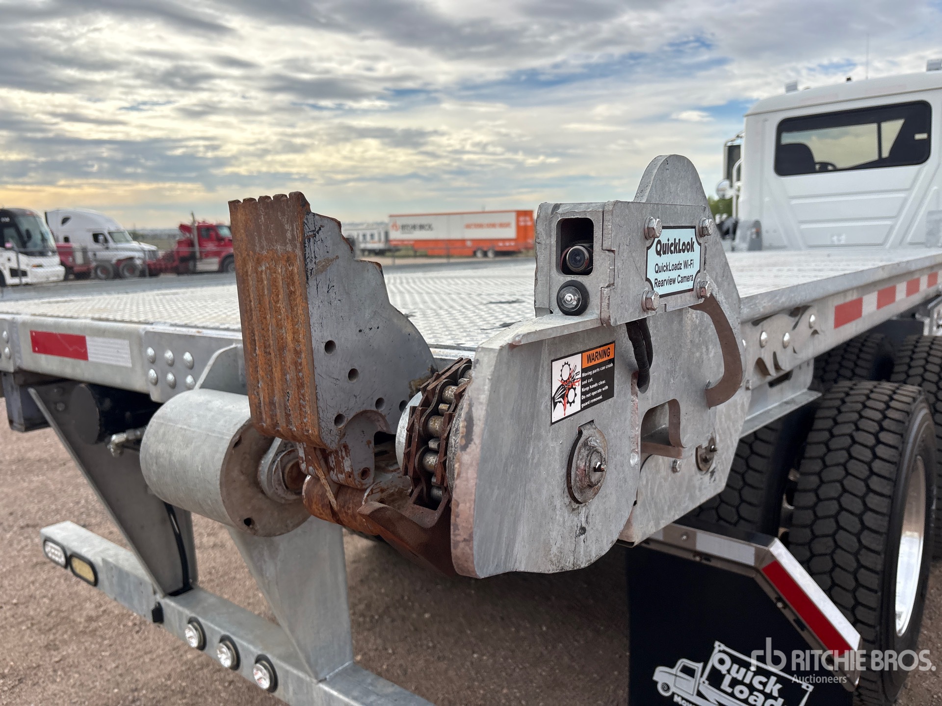 2023 Mack GR64FT