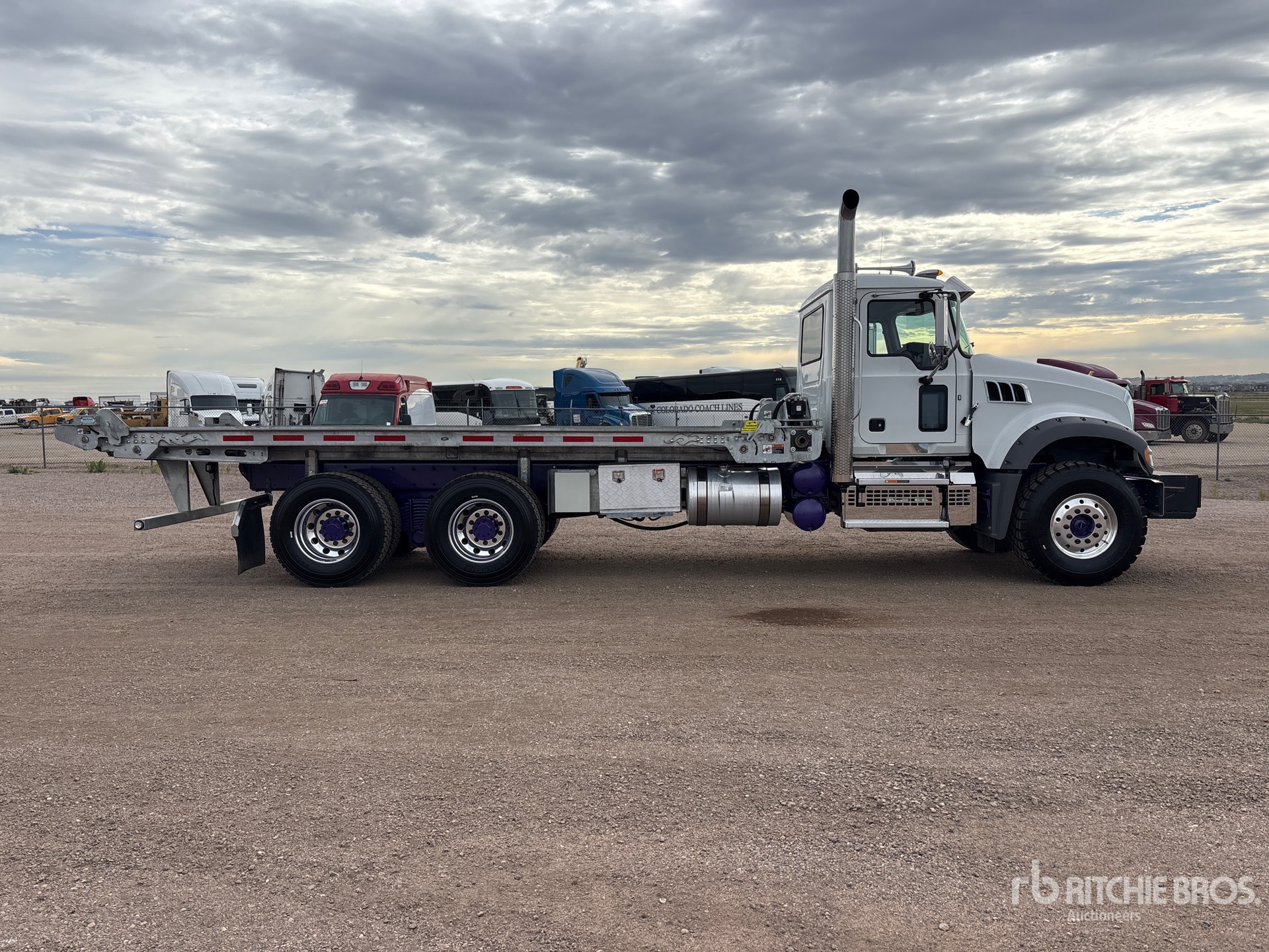 2023 Mack GR64FT