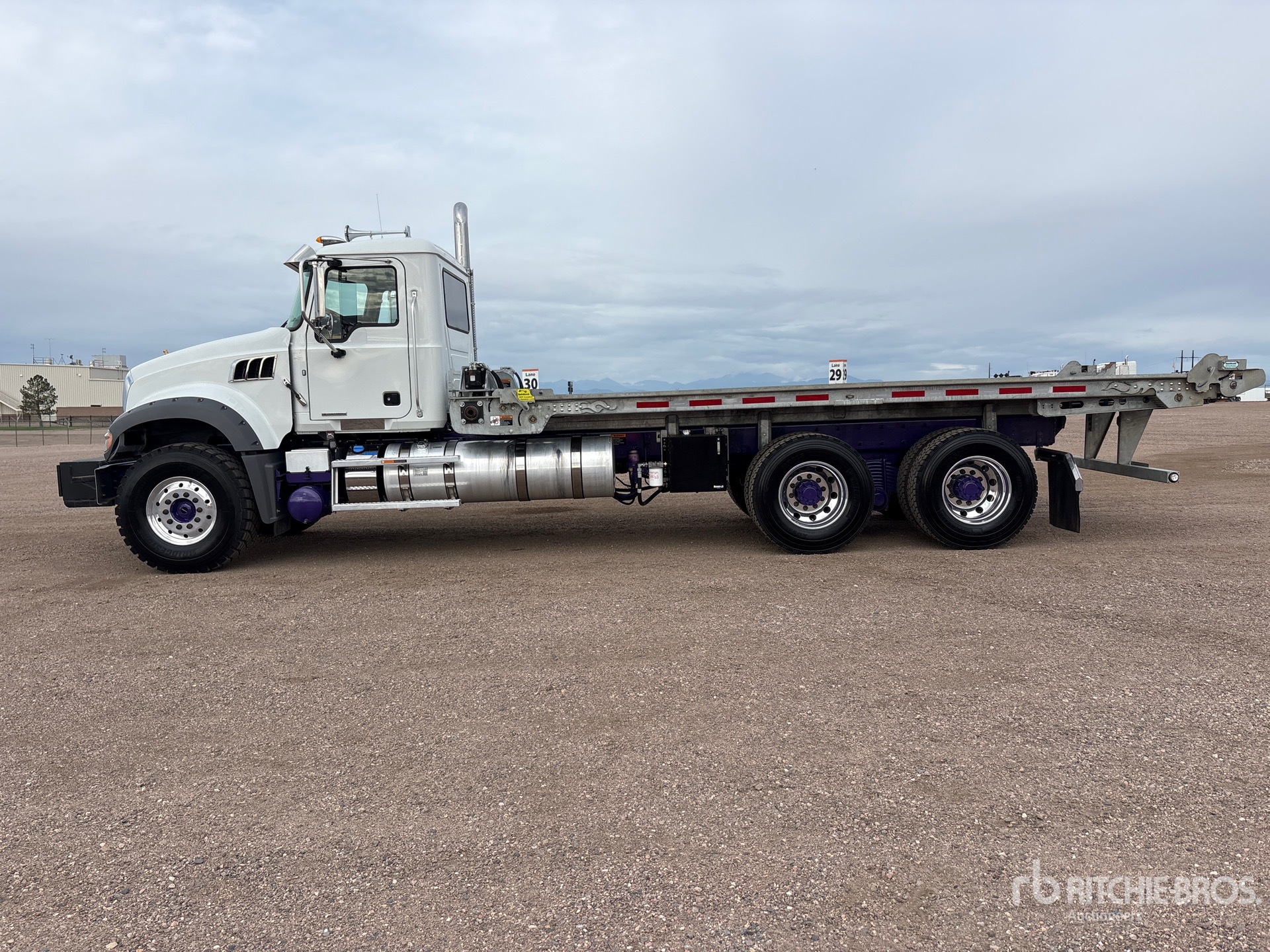 2023 Mack GR64FT