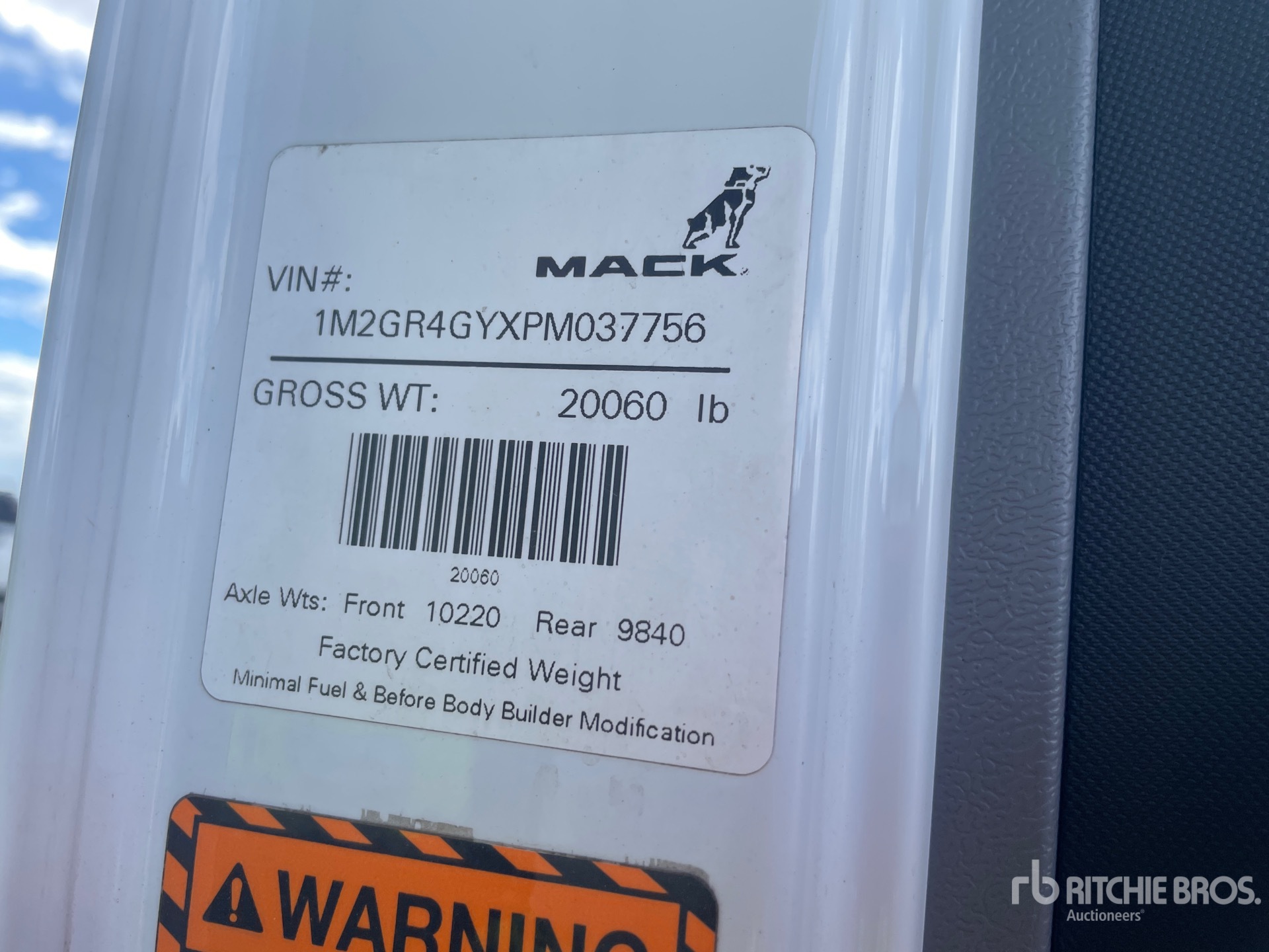 2023 Mack GR64FT