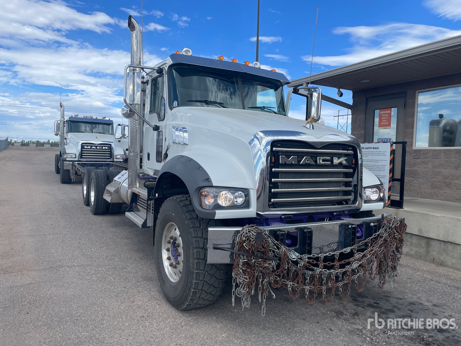 2023 Mack GR64FT