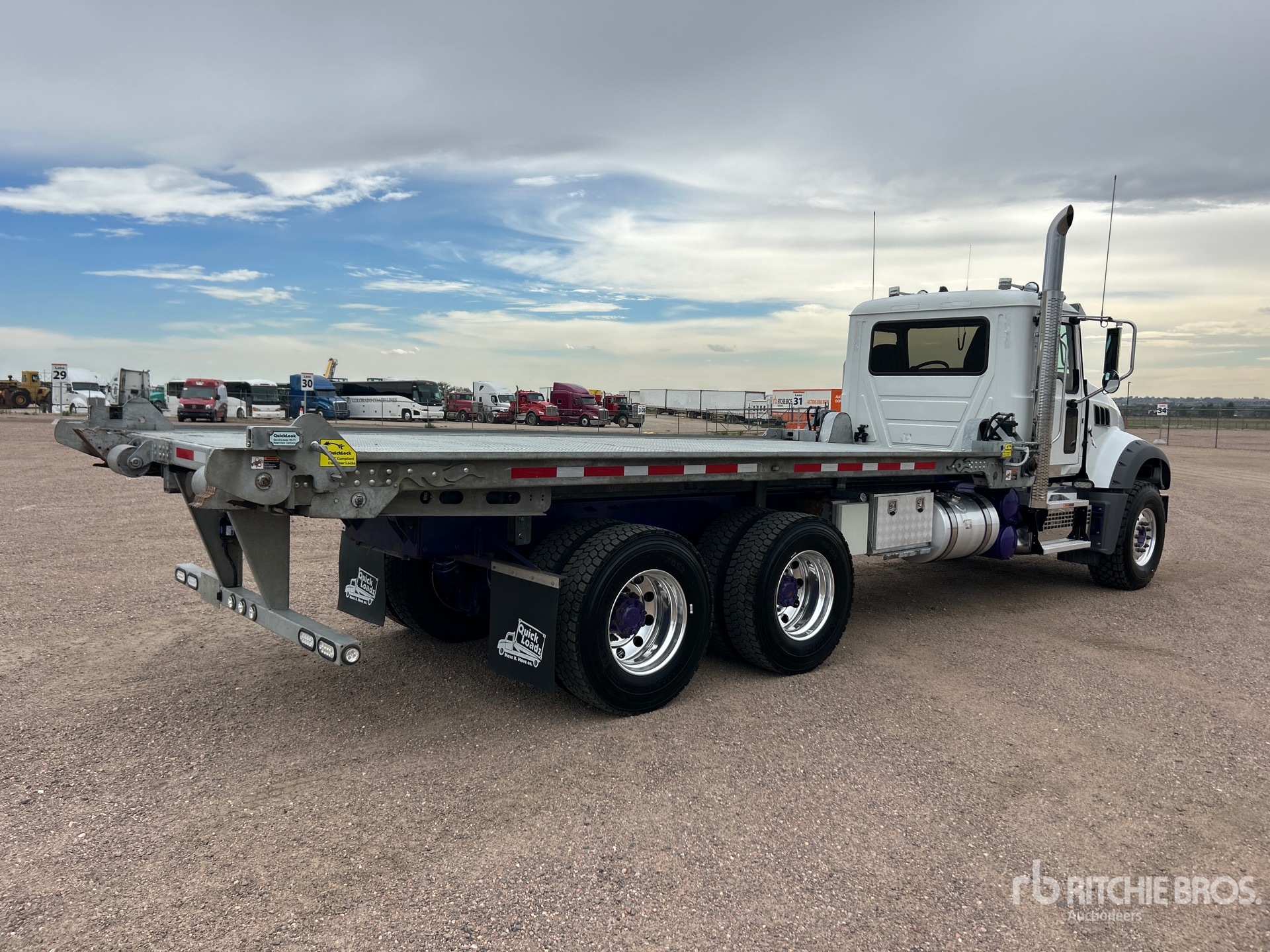 2023 Mack GR64FT