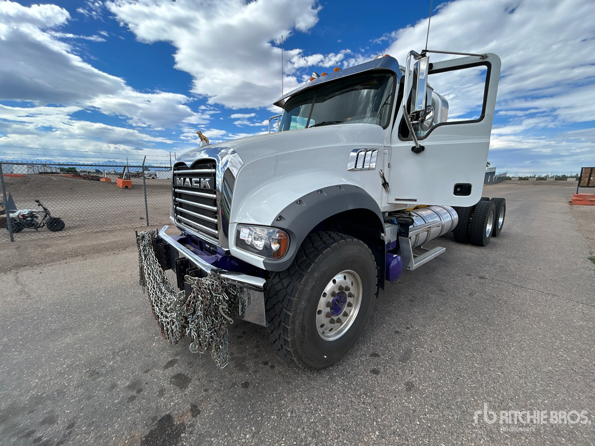 2023 Mack GR64FT