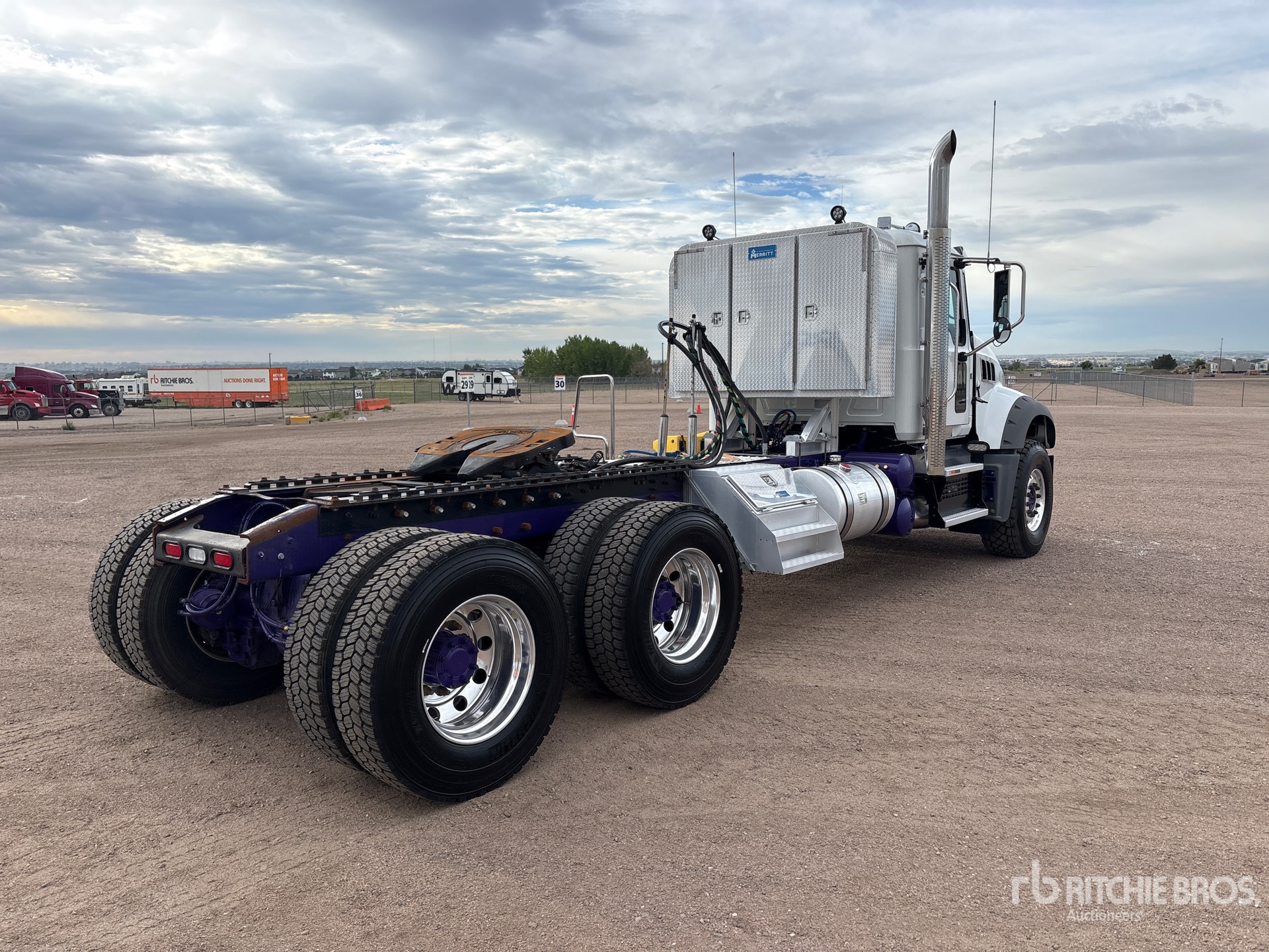 2023 Mack GR64FT