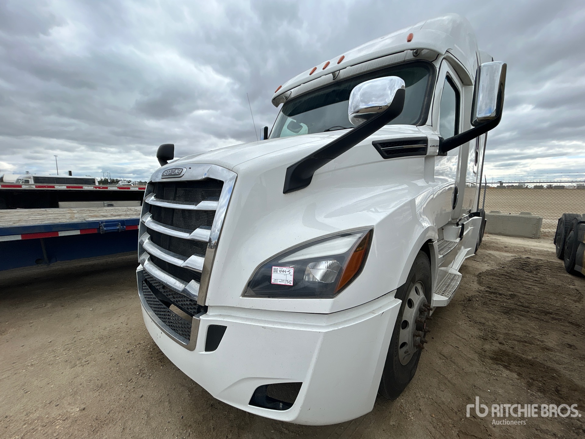 2020 Freightliner CASCADIA 126