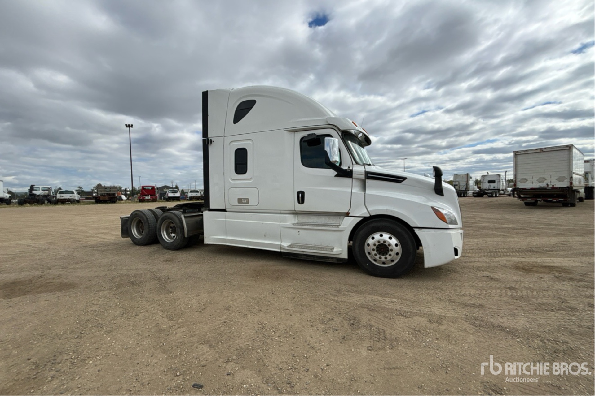 2020 Freightliner CASCADIA 126