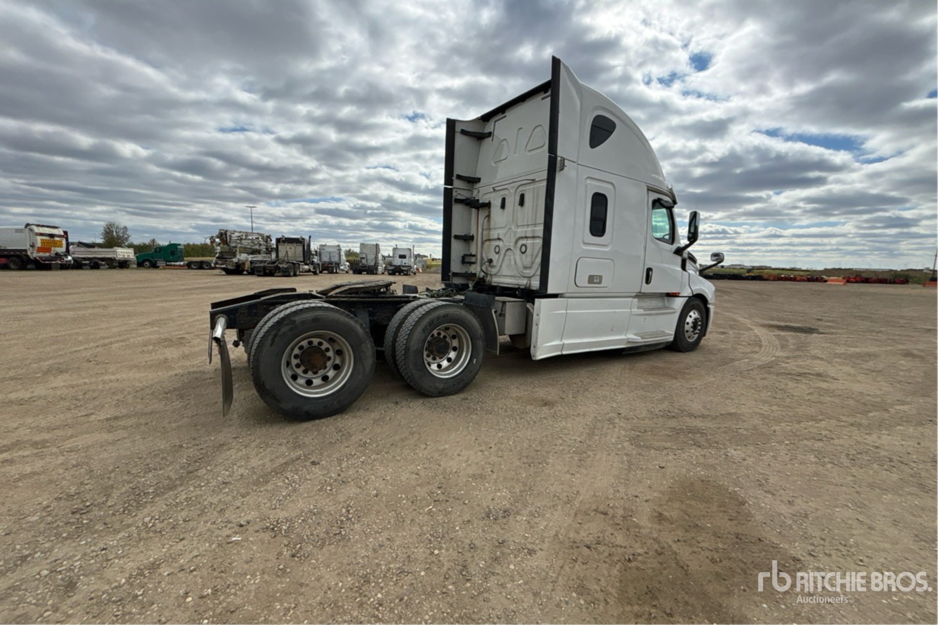2020 Freightliner CASCADIA 126