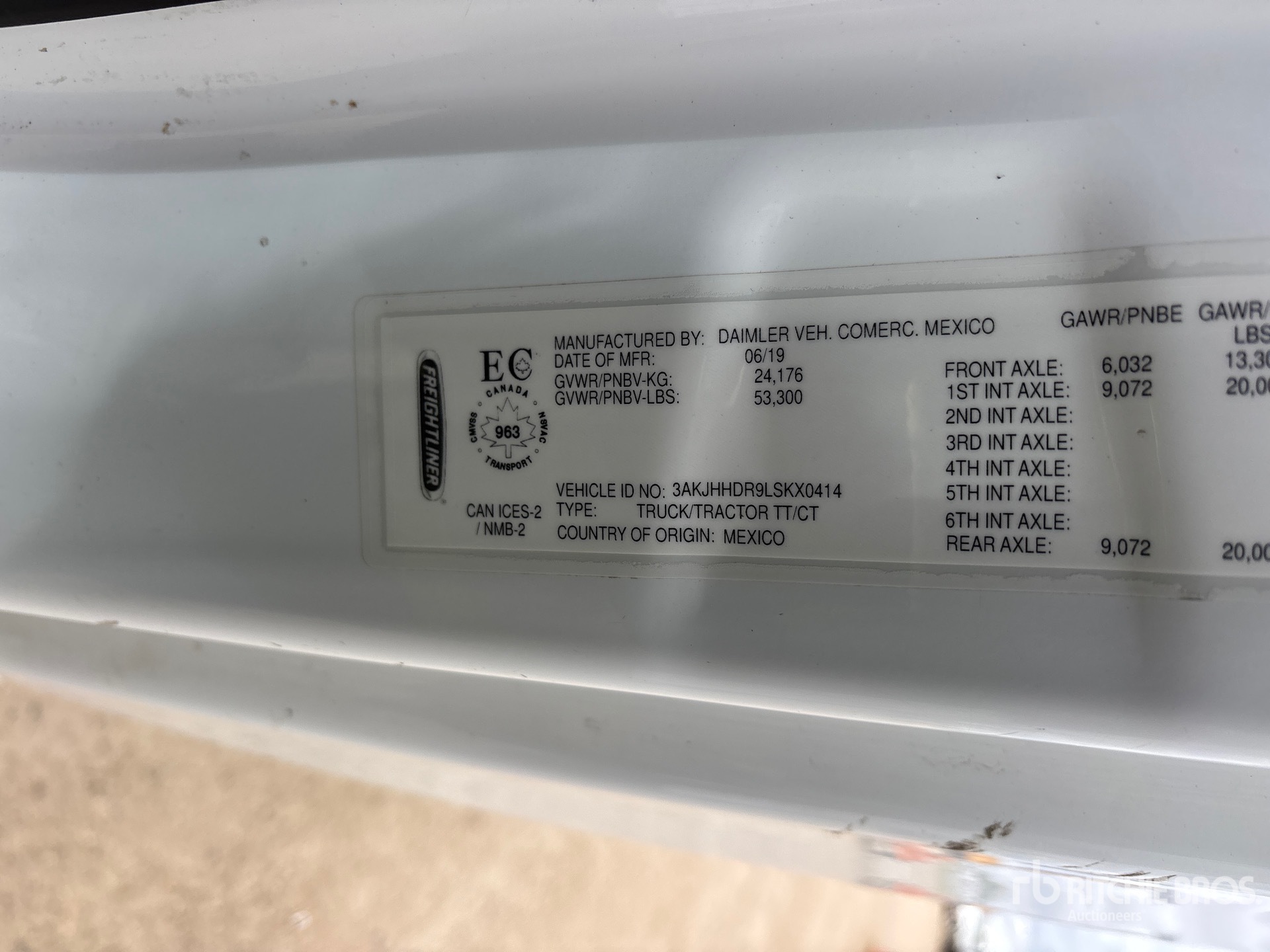 2020 Freightliner CASCADIA 126