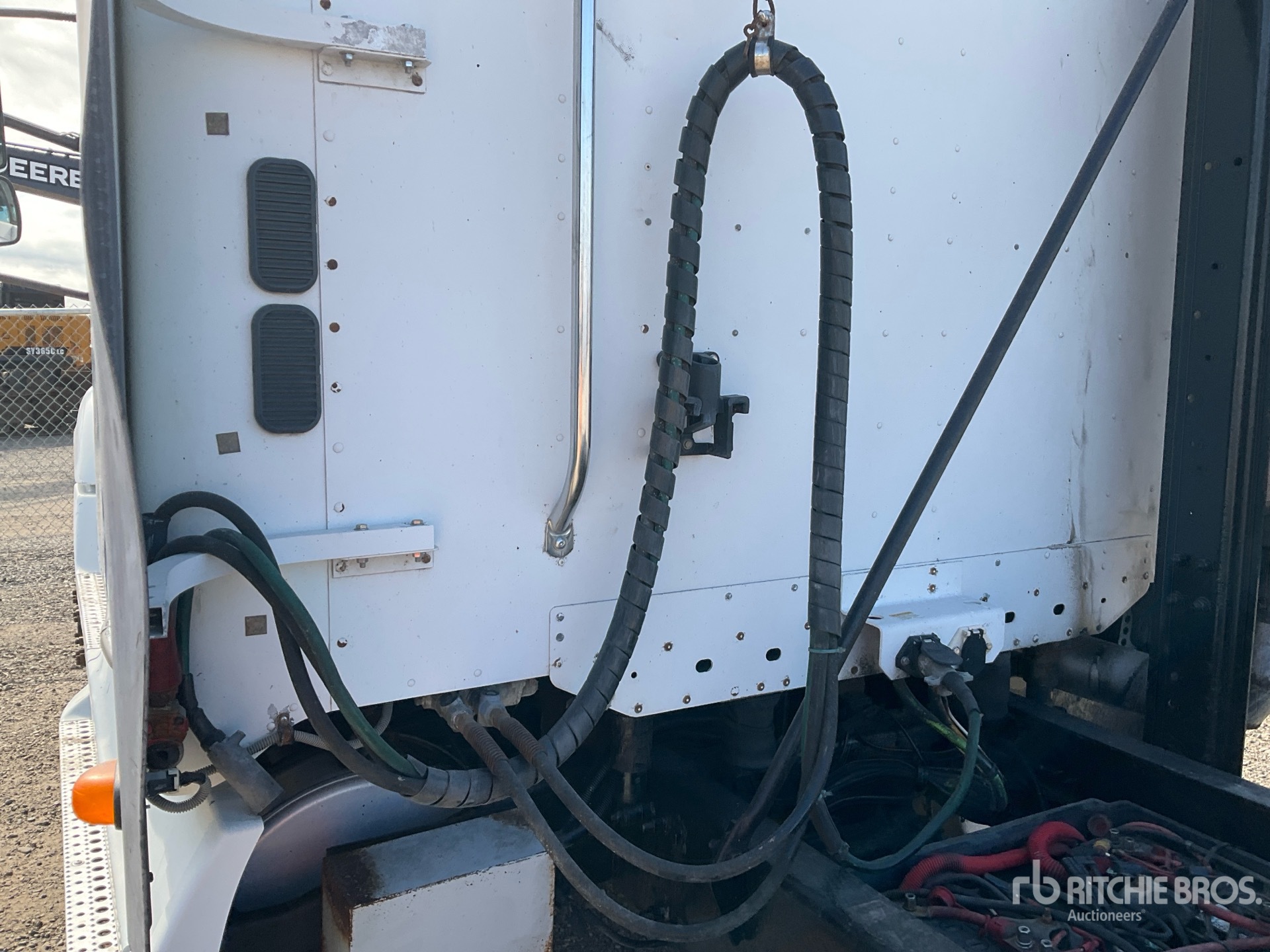 2005 Freightliner Columbia 120