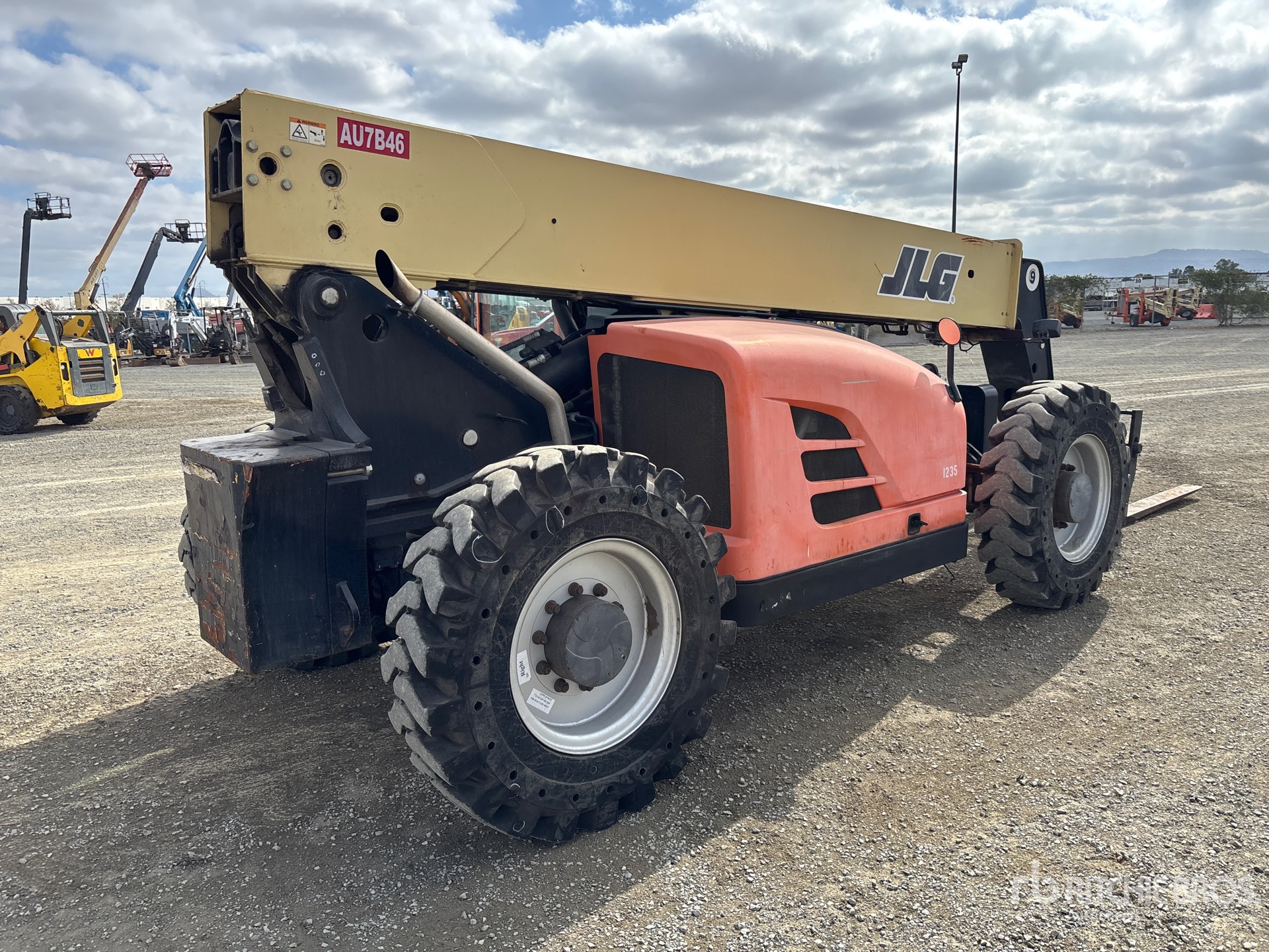 2013 JLG G9-43A