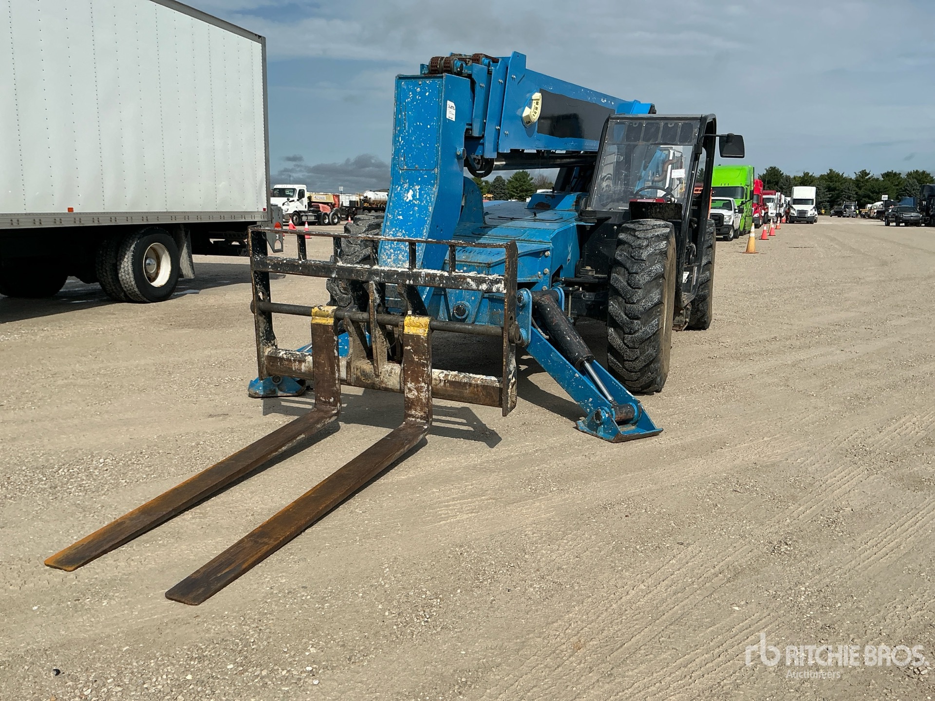 Photo of 2015 Genie GTH-1056
