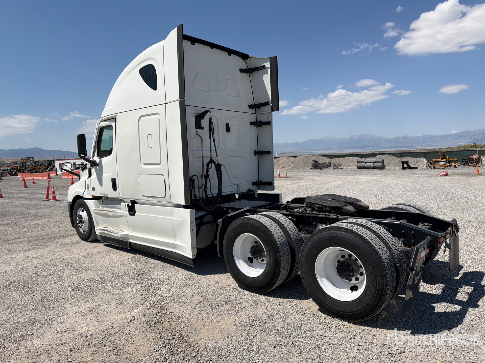 2022 Freightliner CASCADIA 126