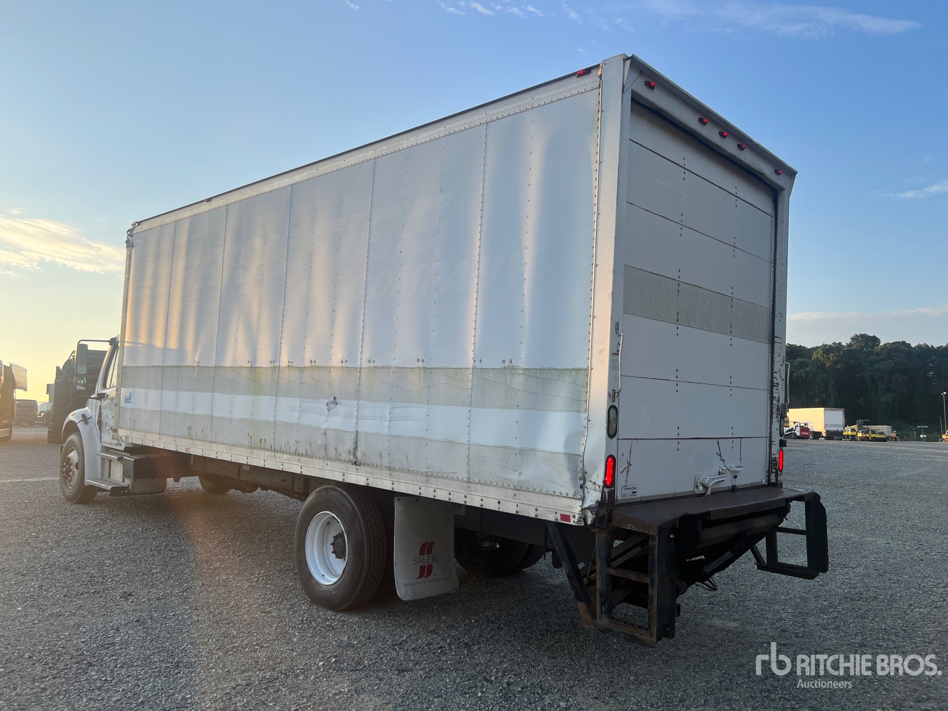 2011 Freightliner M2 106