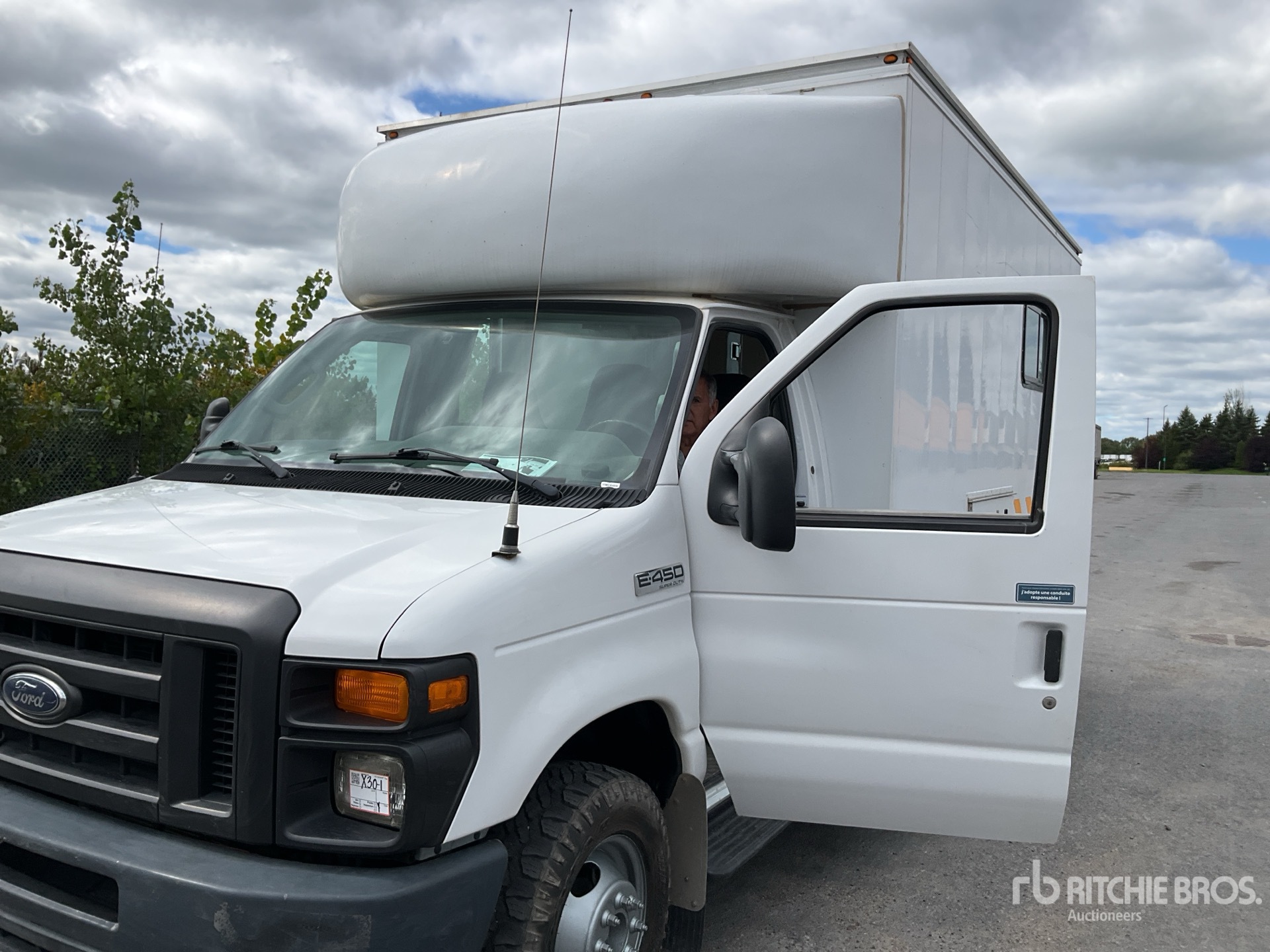 2010 Ford E-450
