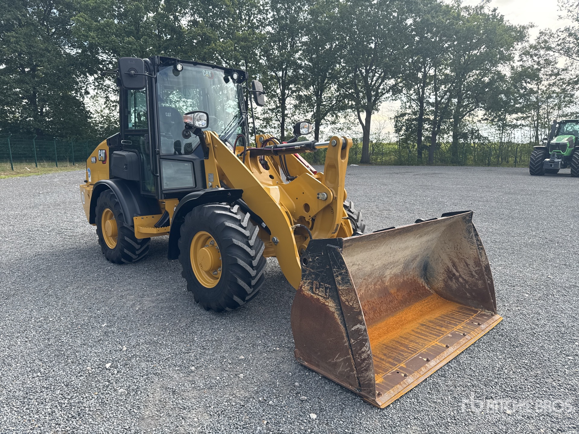 2023 Caterpillar 906