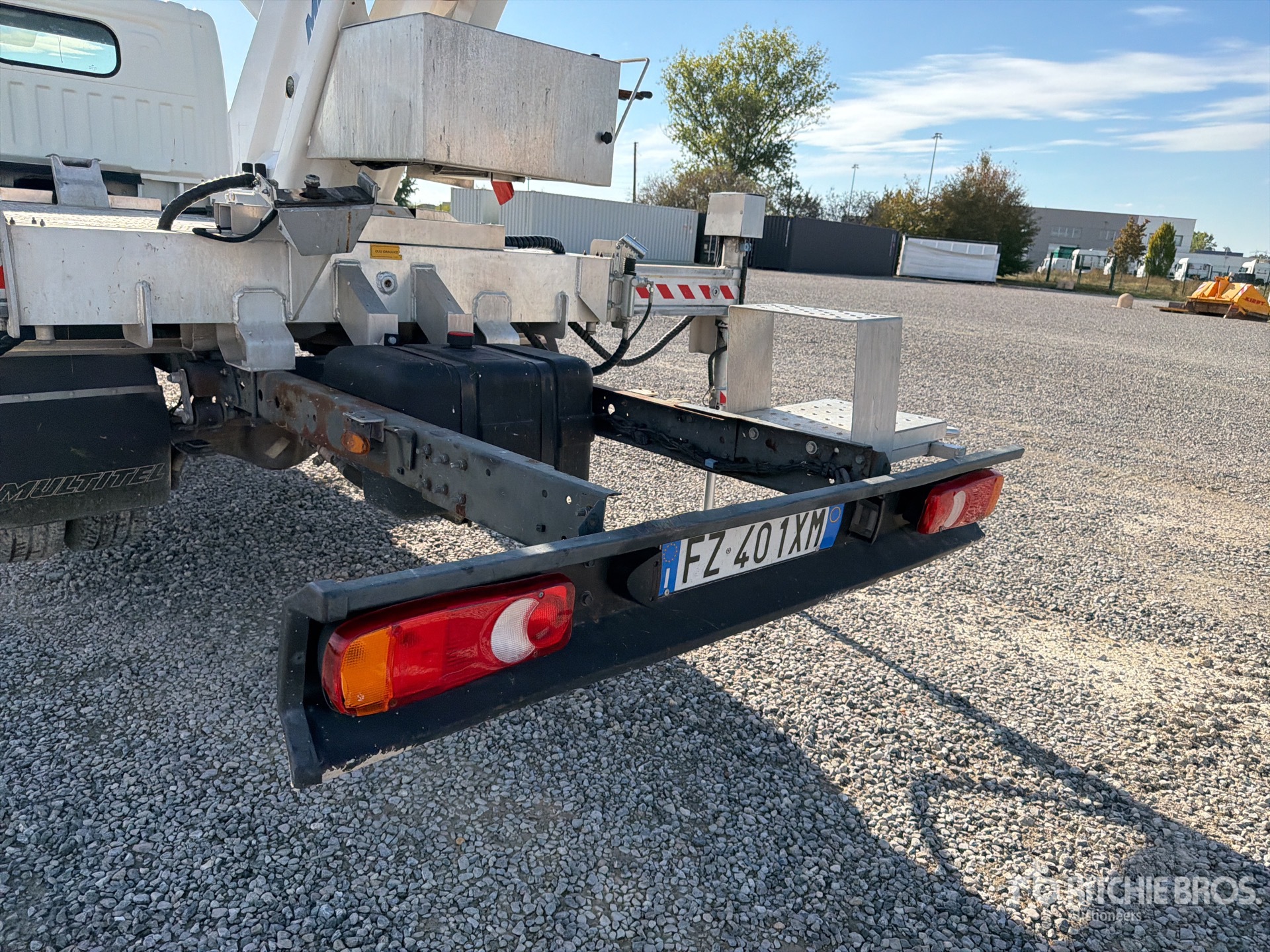 Nissan NT400