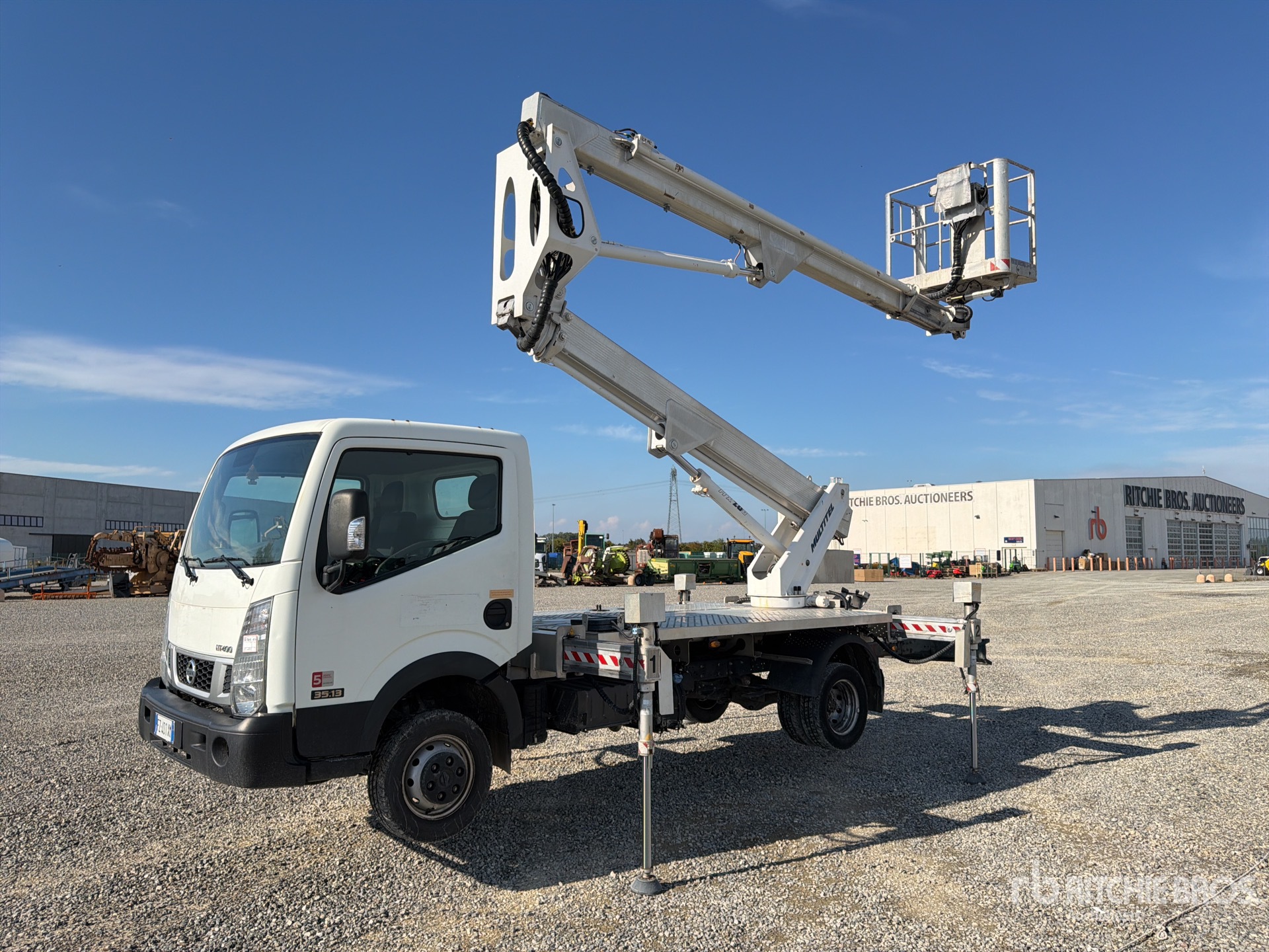 Photo of Nissan NT400