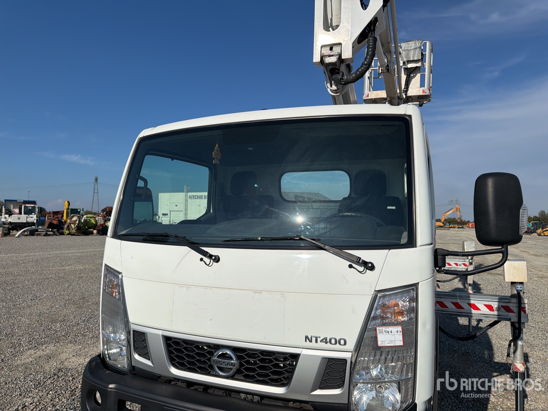Nissan NT400