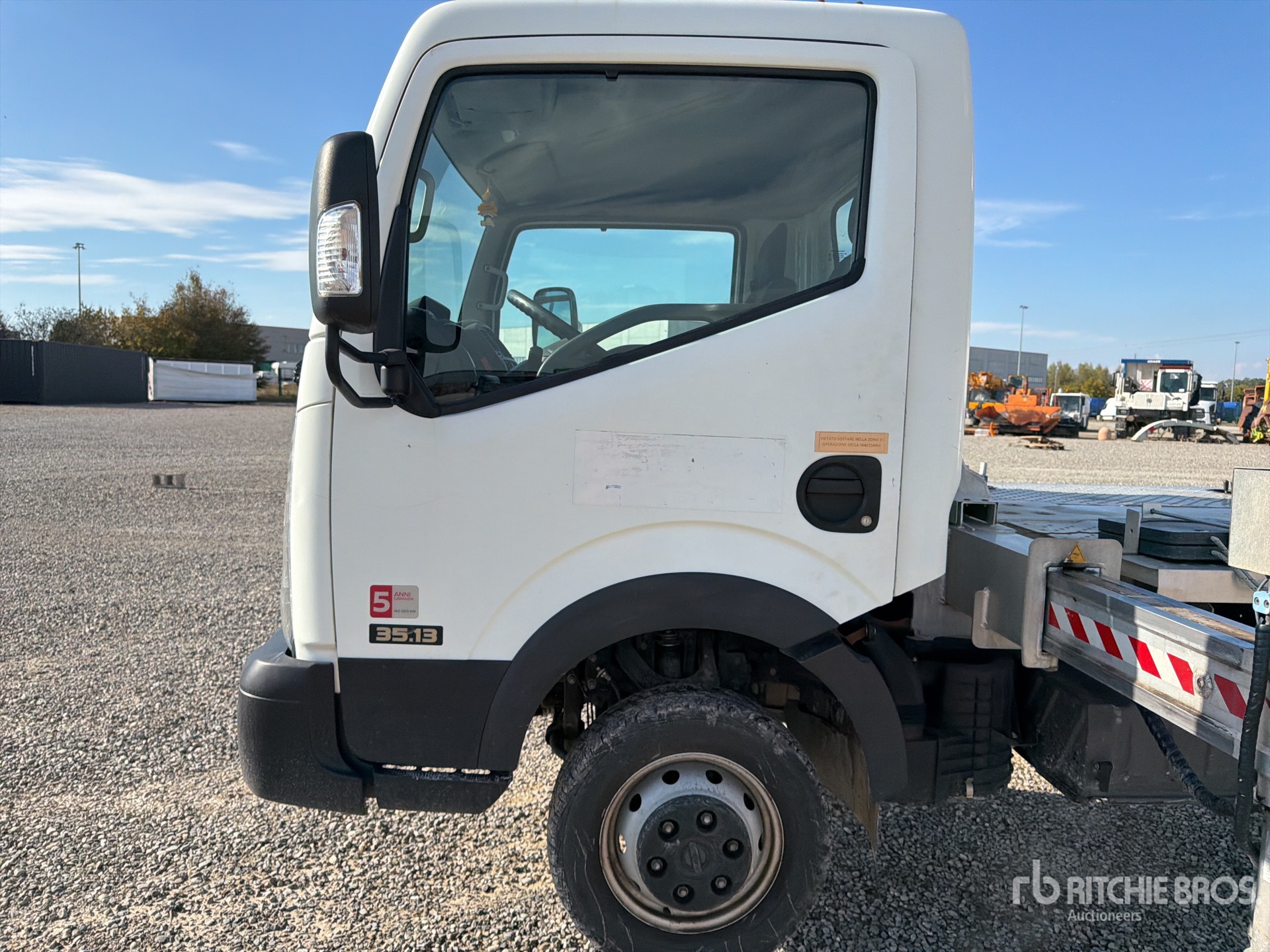 Nissan NT400