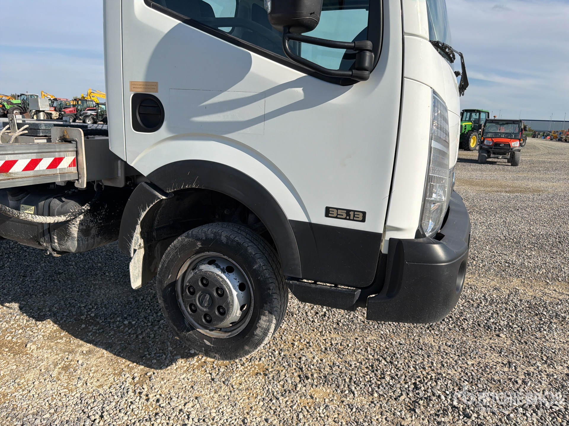 Nissan NT400